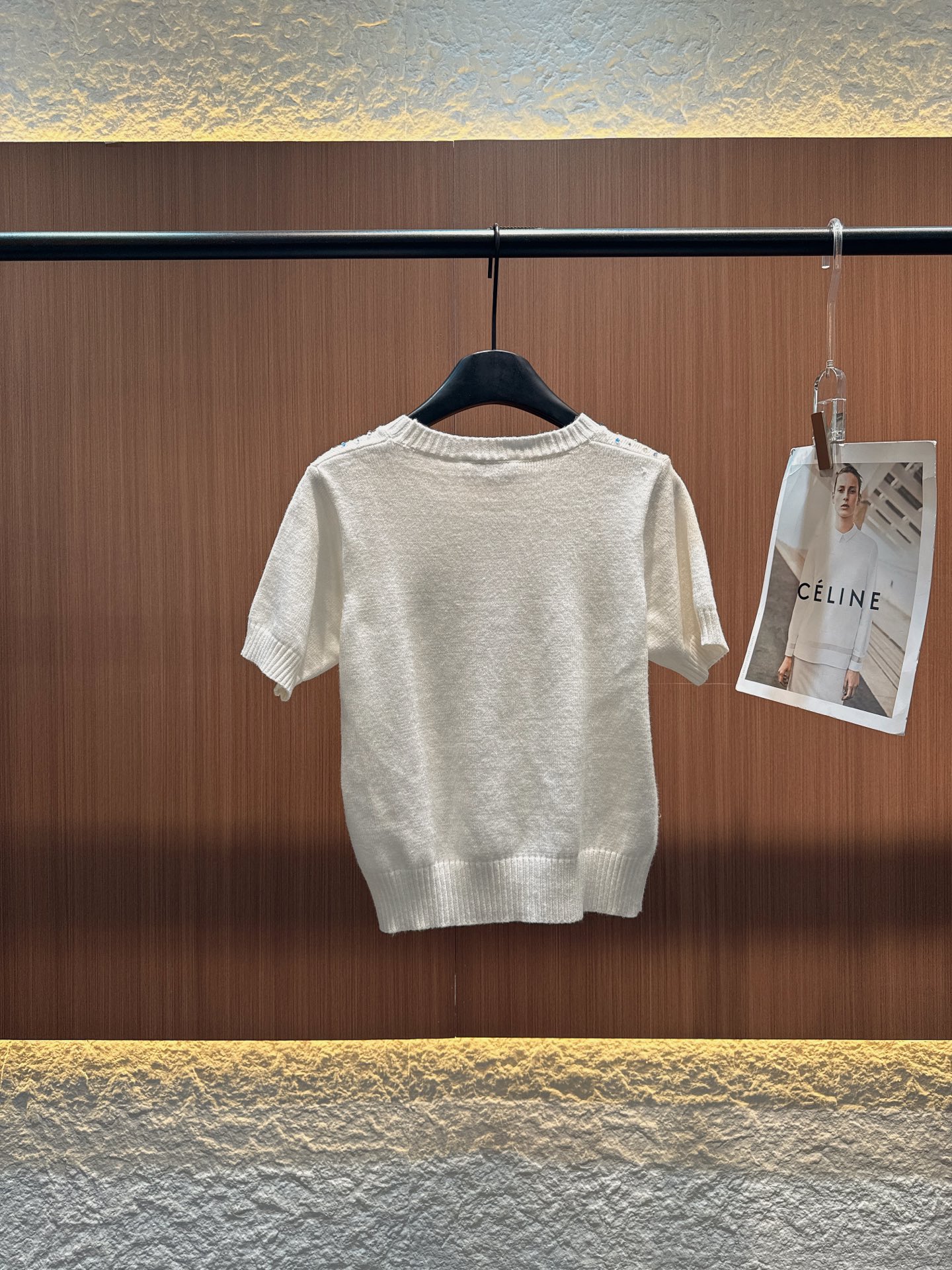 ✨✨✨Celine✨✨✨ CELINE短袖针织衫，两款配色超吸睛。白色款，胸前标志性双C logo精致，