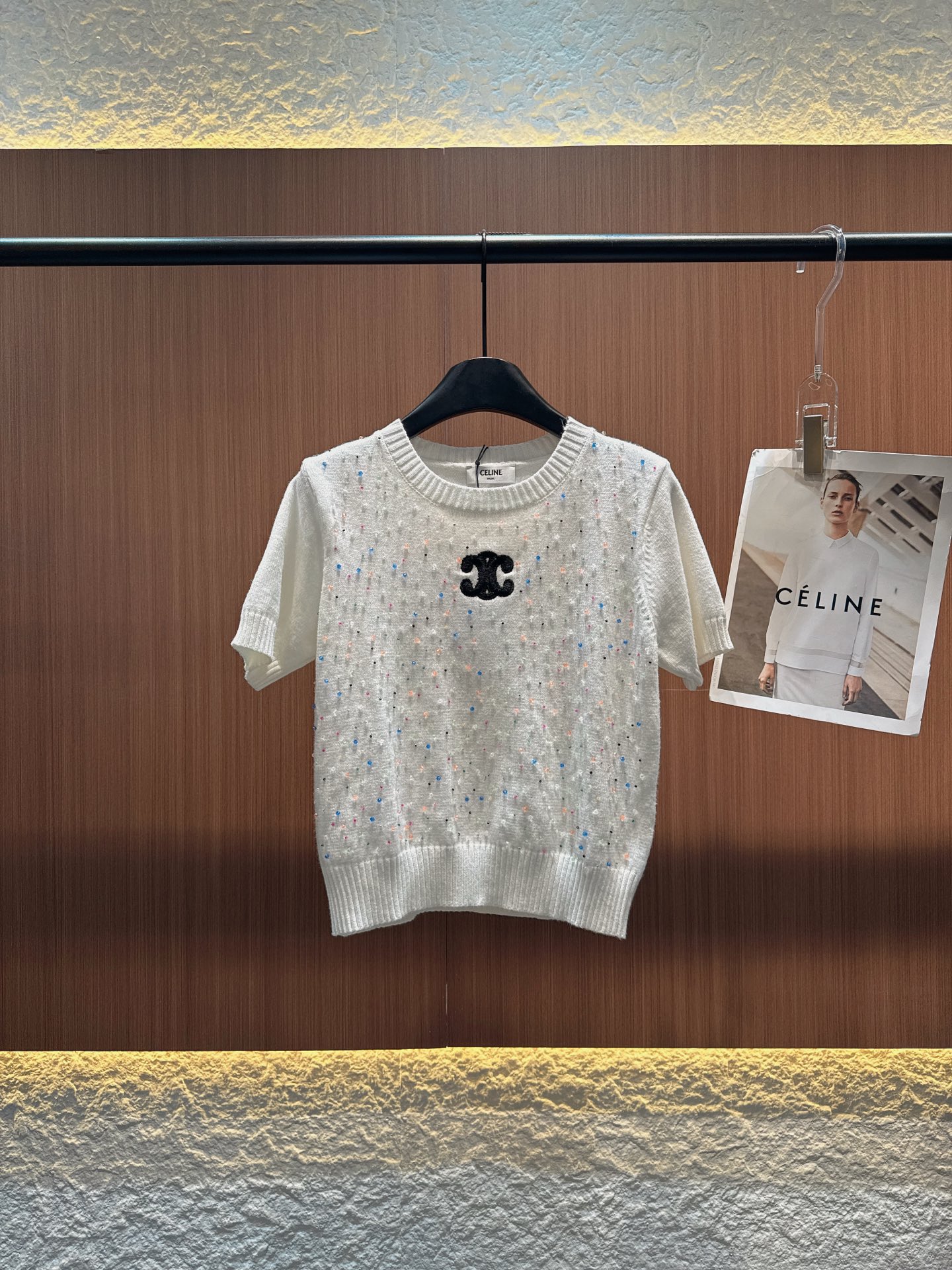 ✨✨✨Celine✨✨✨ CELINE短袖针织衫，两款配色超吸睛。白色款，胸前标志性双C logo精致，
