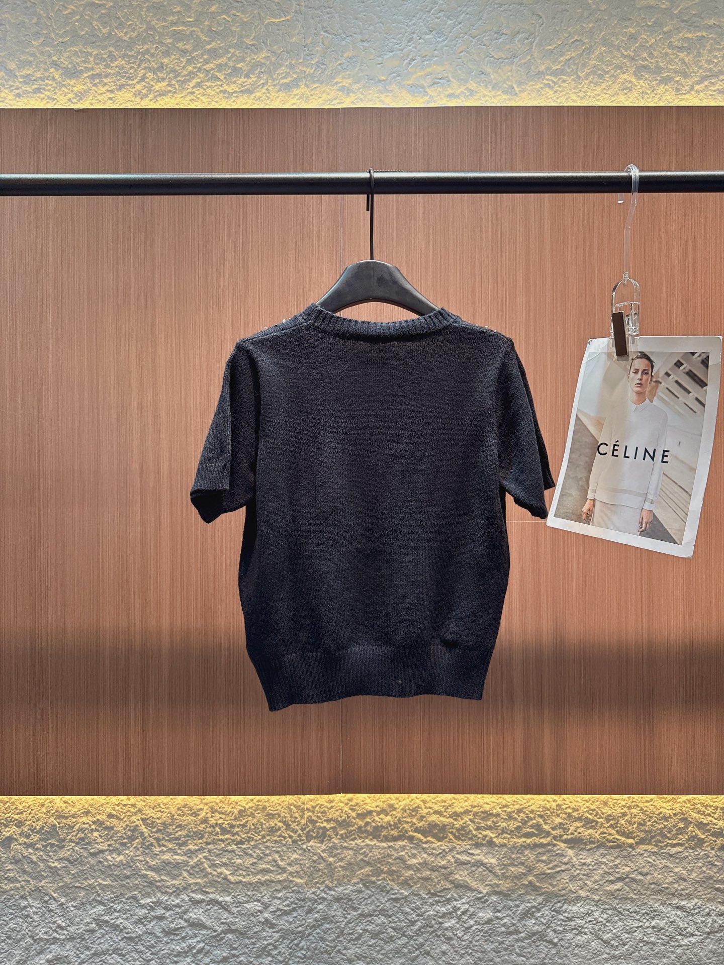 ✨✨✨Celine✨✨✨ CELINE短袖针织衫，两款配色超吸睛。白色款，胸前标志性双C logo精致，