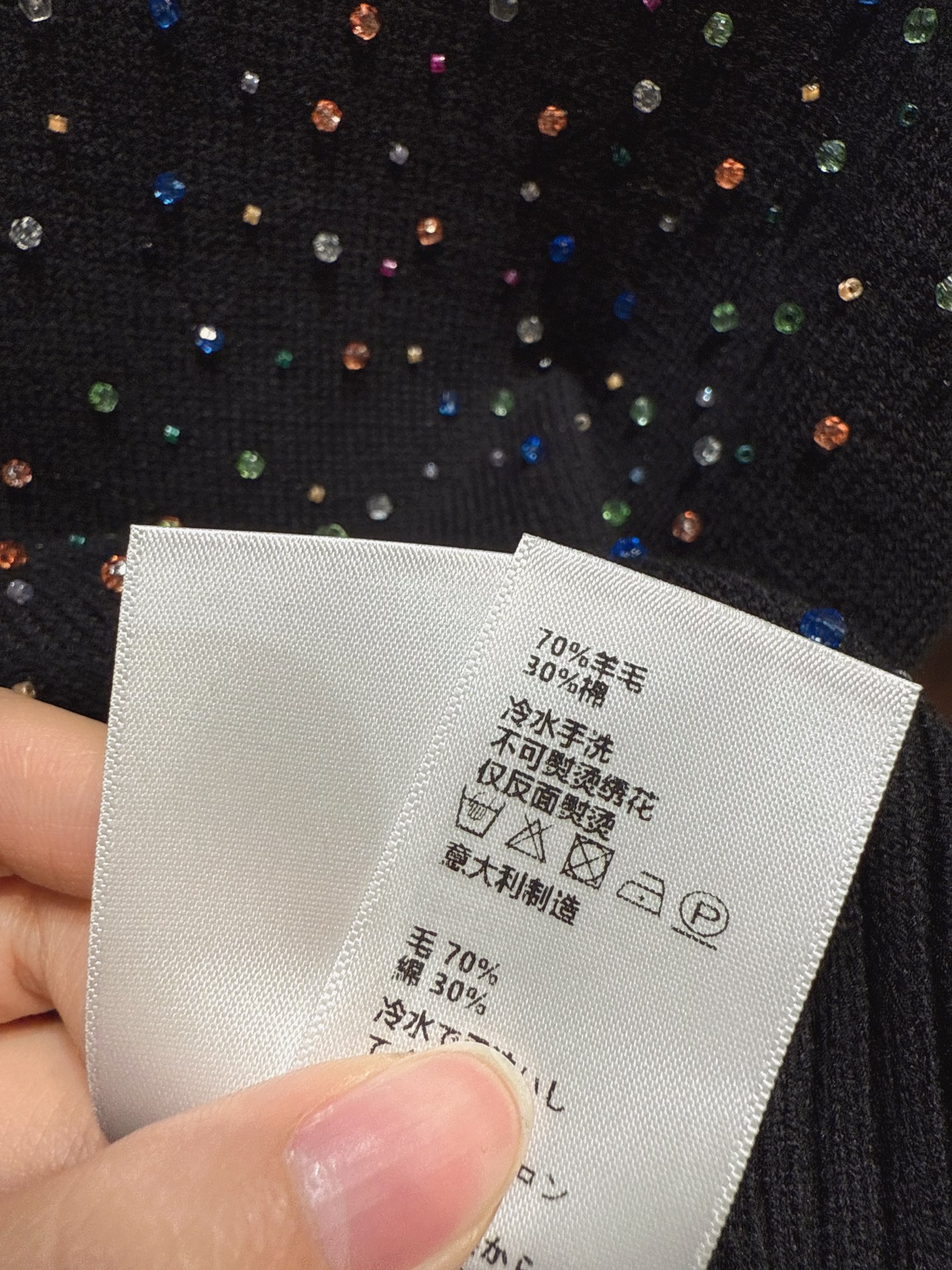 ✨✨✨Celine✨✨✨ CELINE短袖针织衫，两款配色超吸睛。白色款，胸前标志性双C logo精致，