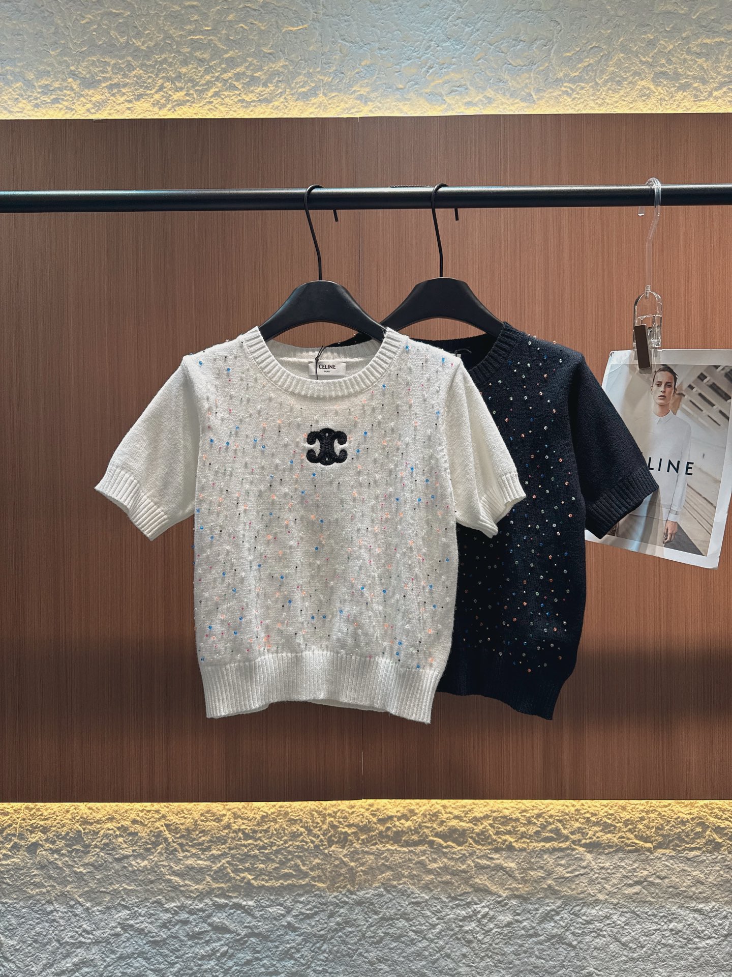 ✨✨✨Celine✨✨✨ CELINE短袖针织衫，两款配色超吸睛。白色款，胸前标志性双C logo精致，