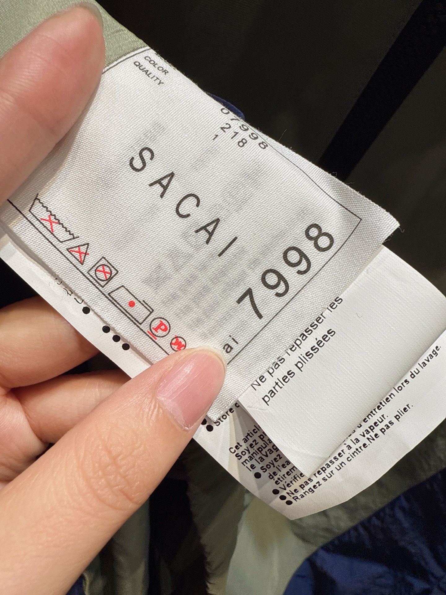 ✨✨✨Sacai✨✨✨ 2025秋冬新品立领拉链外套，尽显休闲运动风。色彩拼接独具匠心，像第一件，浅军绿