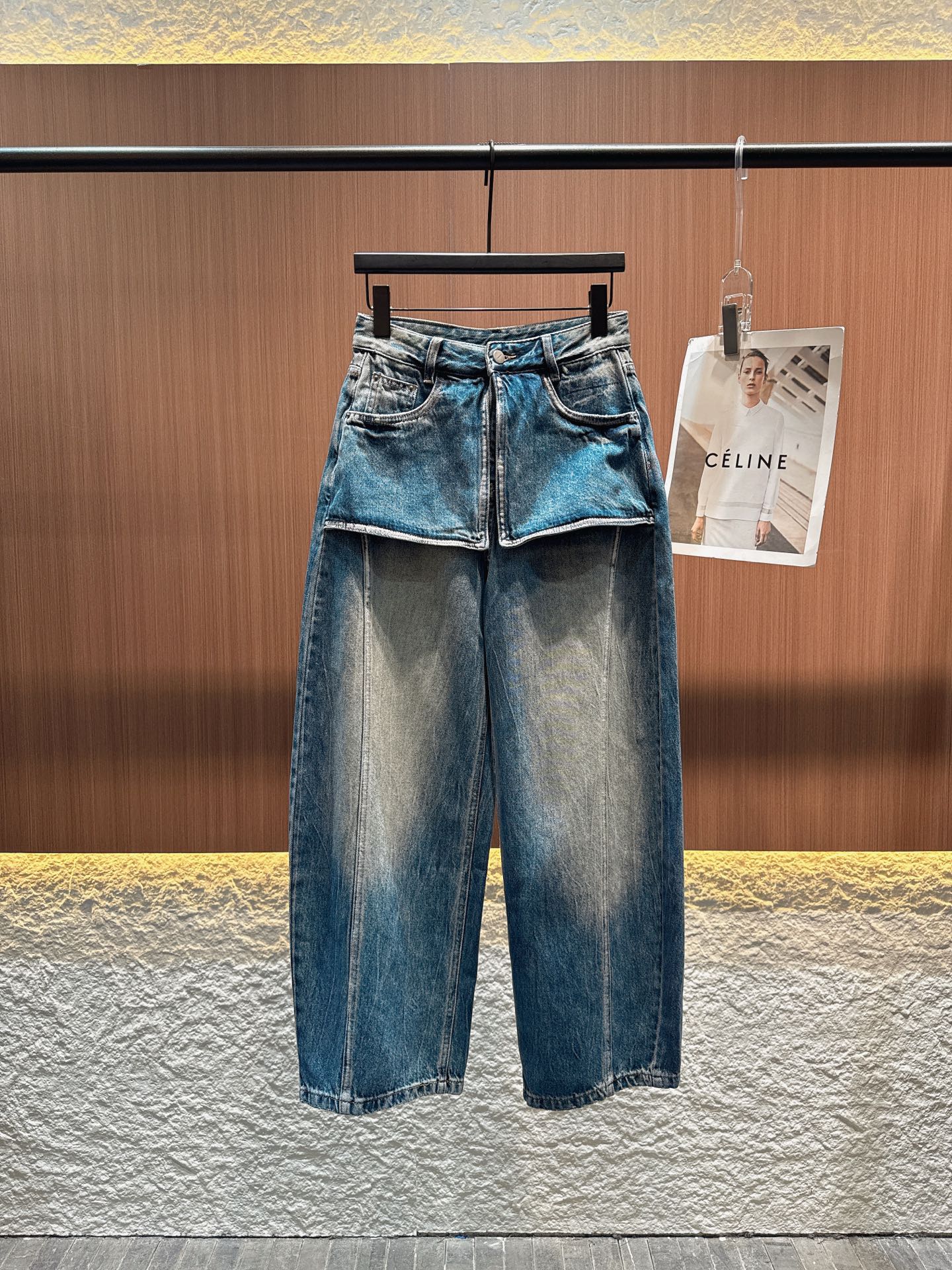 ✨✨✨acne✨✨✨2025秋冬新品牛仔裤超有设计感！经典牛仔蓝搭配做旧渐变效果，复古又吸睛。独特的双层