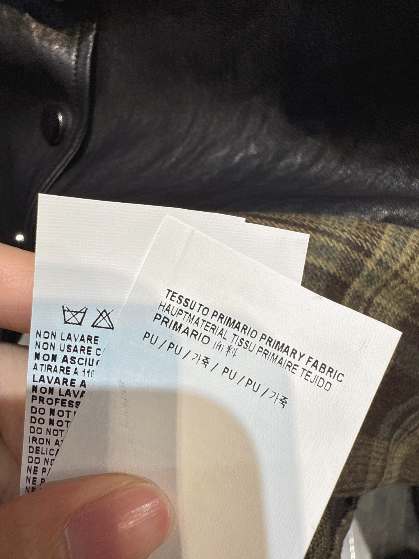 ✨✨✨enfold✨✨✨2025秋冬新款 格纹衬衫与皮质马甲的创意组合，打造层次穿搭感。格纹衬衫复古腔调