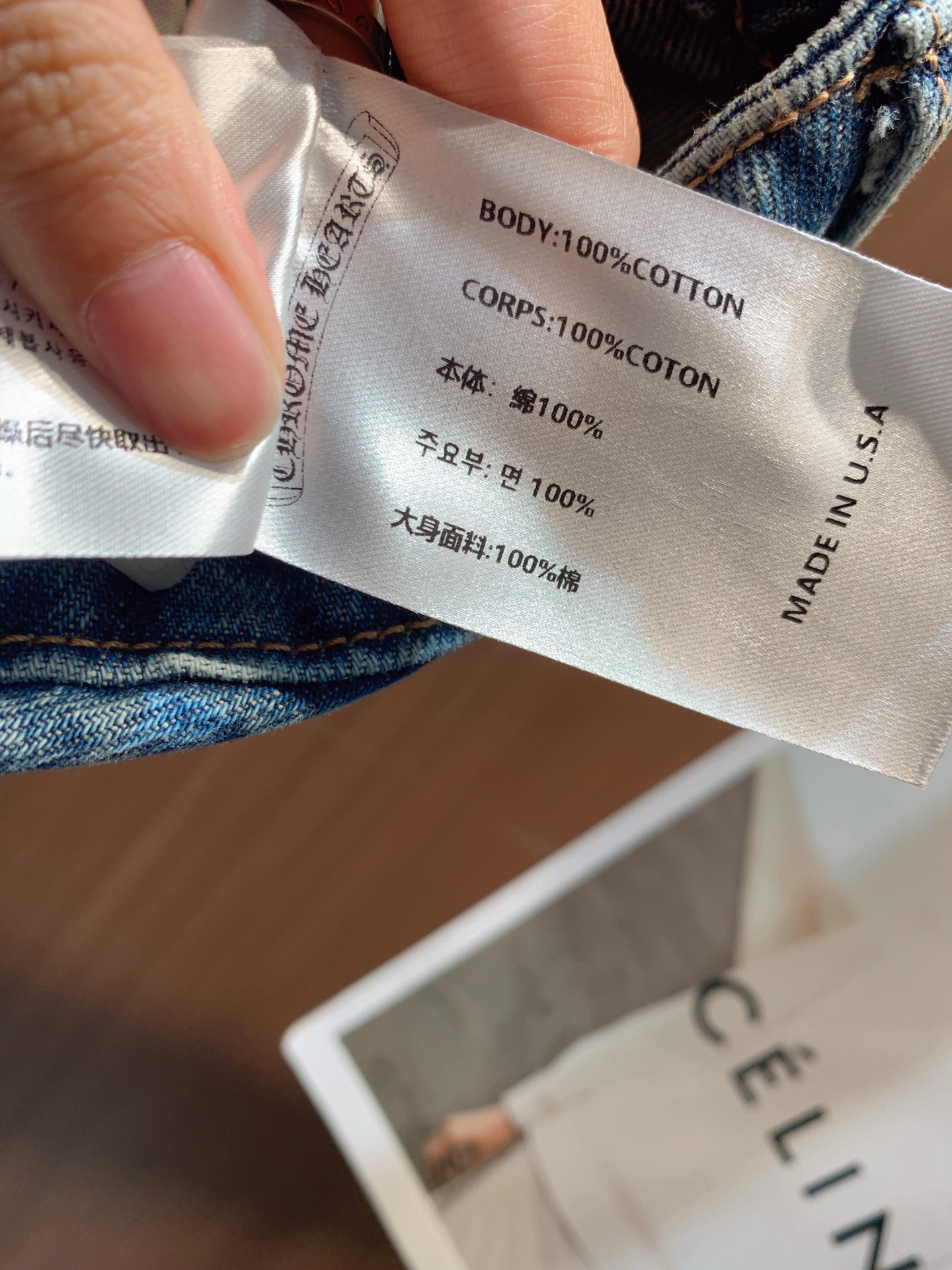 ✨✨✨克罗心✨✨✨2025秋冬新款 经典牛仔蓝自带复古腔调，宽松阔腿版型修饰腿型又显随性。裤身十字印花设