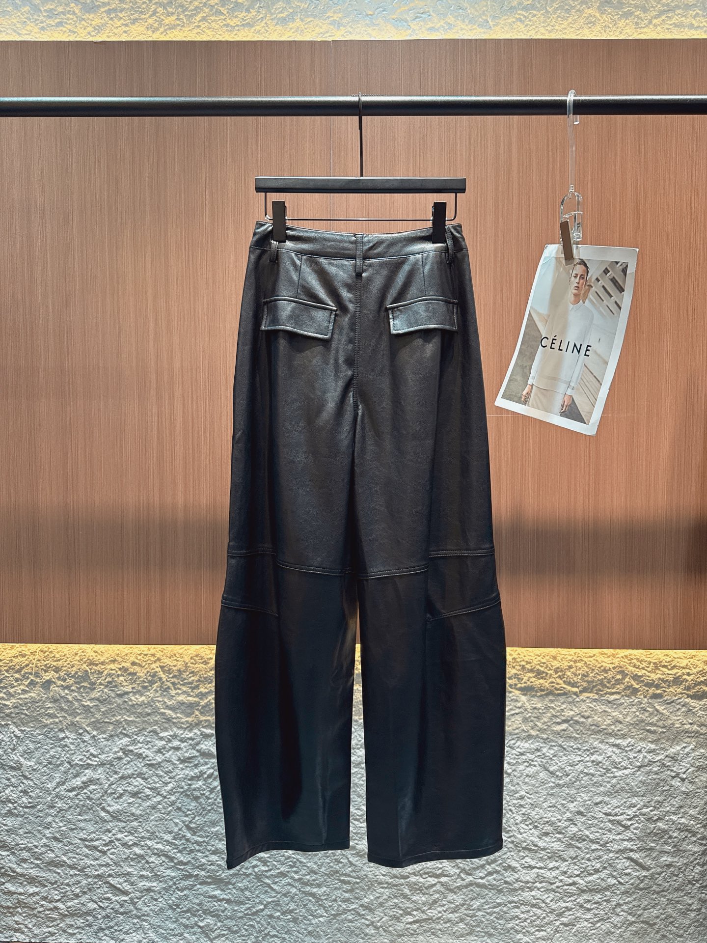 ✨✨✨Acne✨✨✨2025秋冬新款 【酷飒黑皮阔腿裤，解锁随性潮范】这款黑色皮质阔腿裤，垂坠质感尽显高