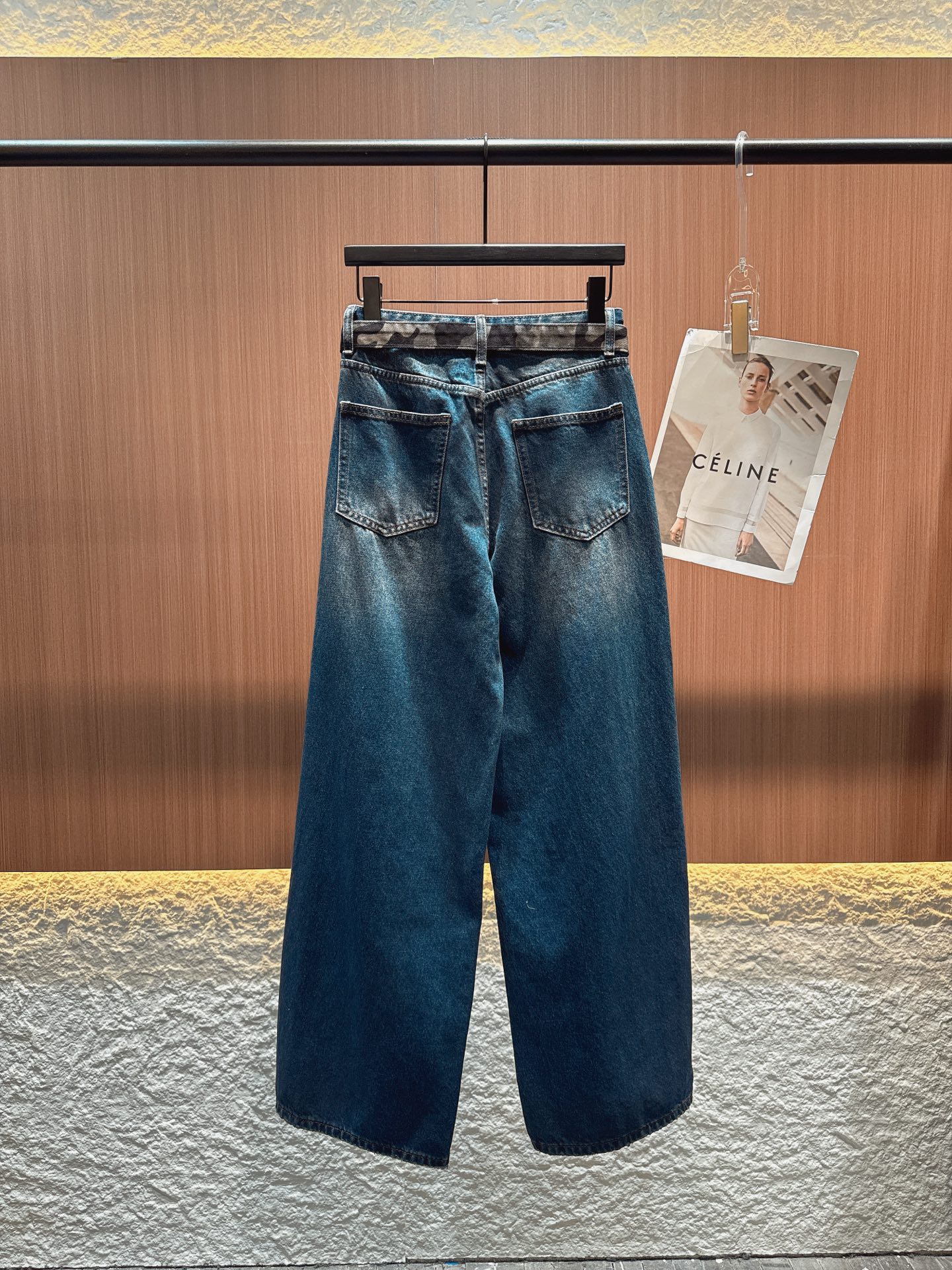 ✨✨✨QOY✨✨✨2025秋冬新款 【潮酷破洞牛仔阔腿裤】做旧蓝调牛仔，破洞设计率性不羁，侧边撞色条纹添