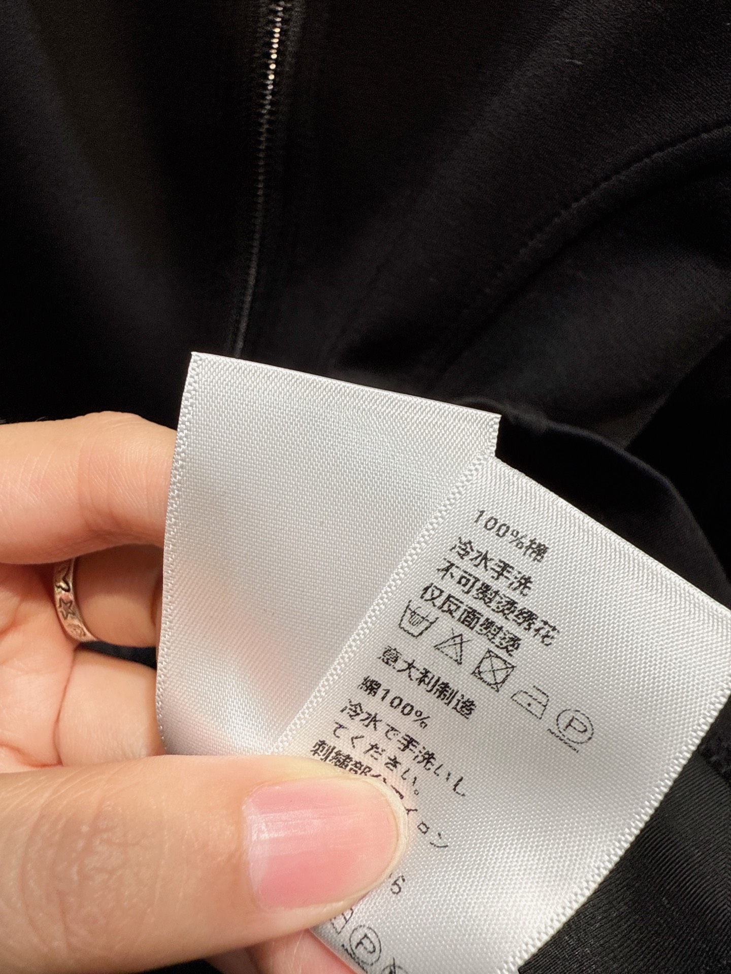 ✨✨✨QOY✨✨✨2025秋冬新款 【收腰立领拉链外套，】时尚外套，豹纹款野性吸睛，黑色款简约酷飒。立领