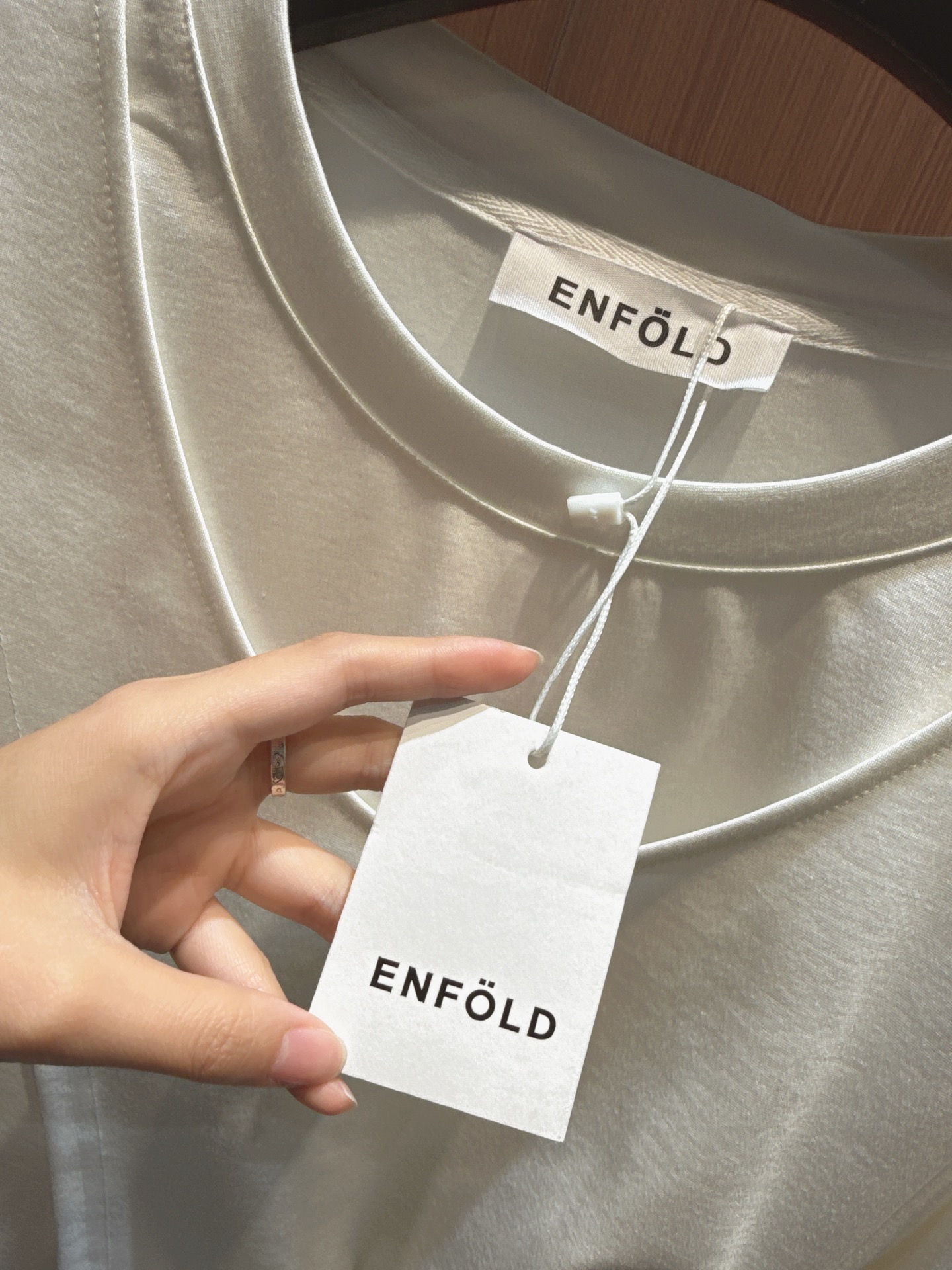 ✨✨✨Enfold✨✨✨2025秋冬新款 【设计感假两件长袖上衣，演绎简约与小众的碰撞】两款长袖上衣，以