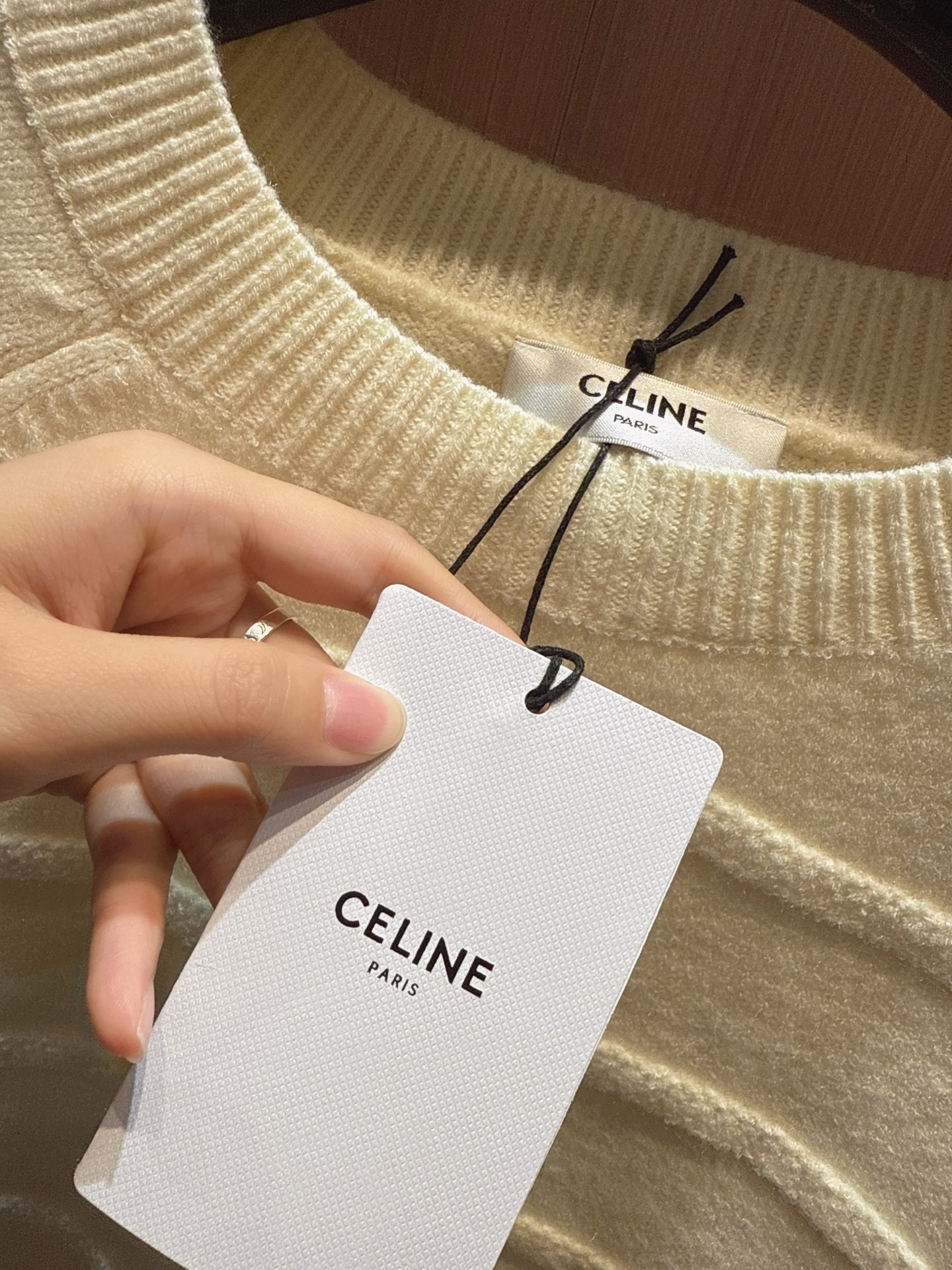 ✨✨✨Celine✨✨✨2025秋冬新款 【CELINE风羊毛条纹毛衣，奢感与温度的绝妙融合】含70%羊