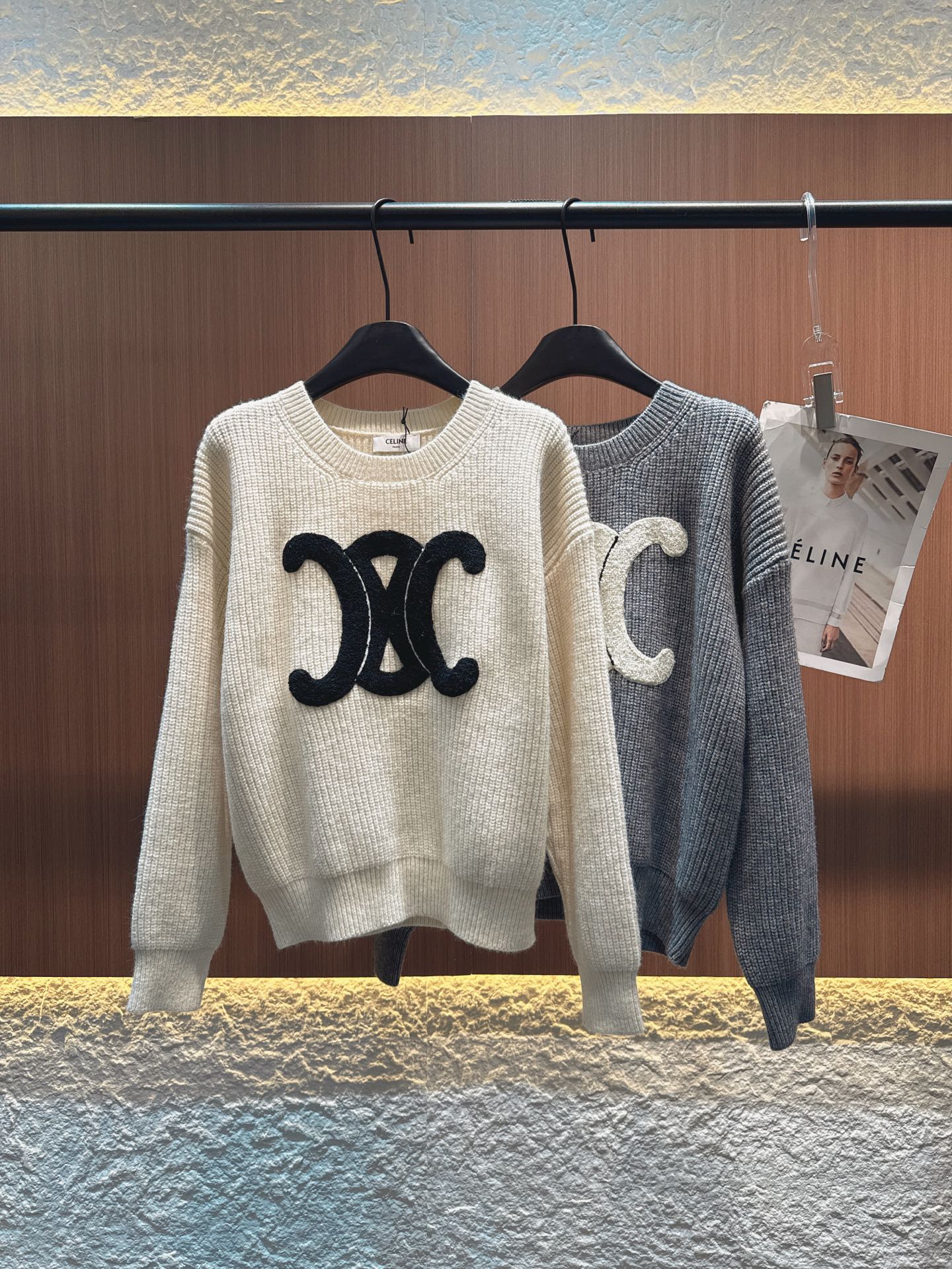 ✨✨✨Celine✨✨✨2025秋冬新款 【70%羊毛绞花针织开衫】触感柔软且保暖性佳。经典绞花工艺立体