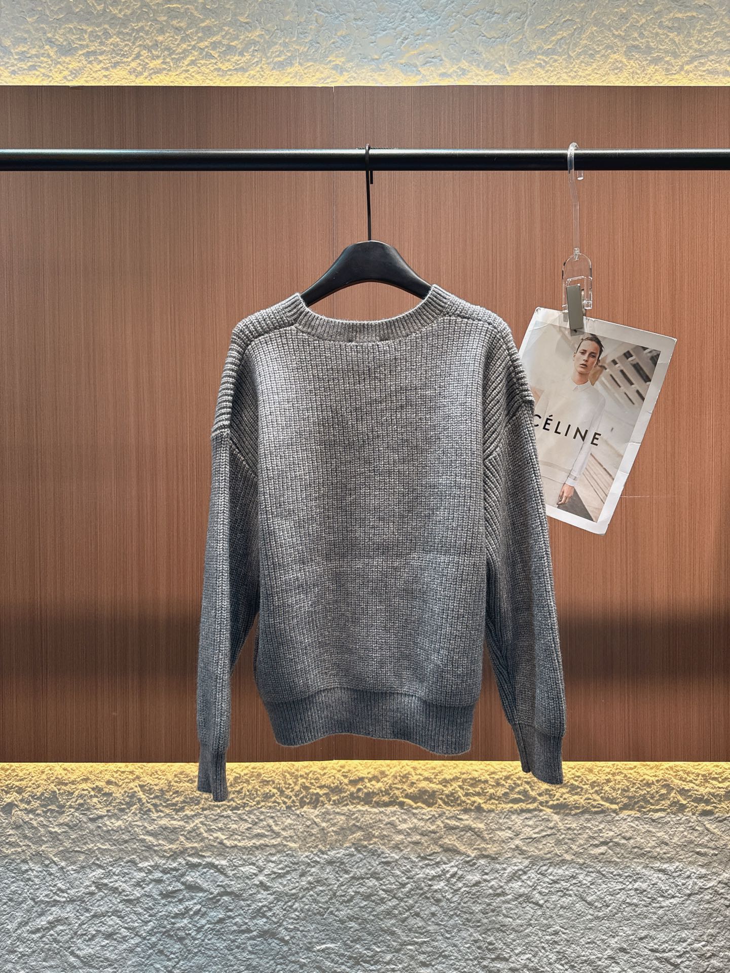 ✨✨✨Celine✨✨✨2025秋冬新款 【70%羊毛绞花针织开衫】触感柔软且保暖性佳。经典绞花工艺立体