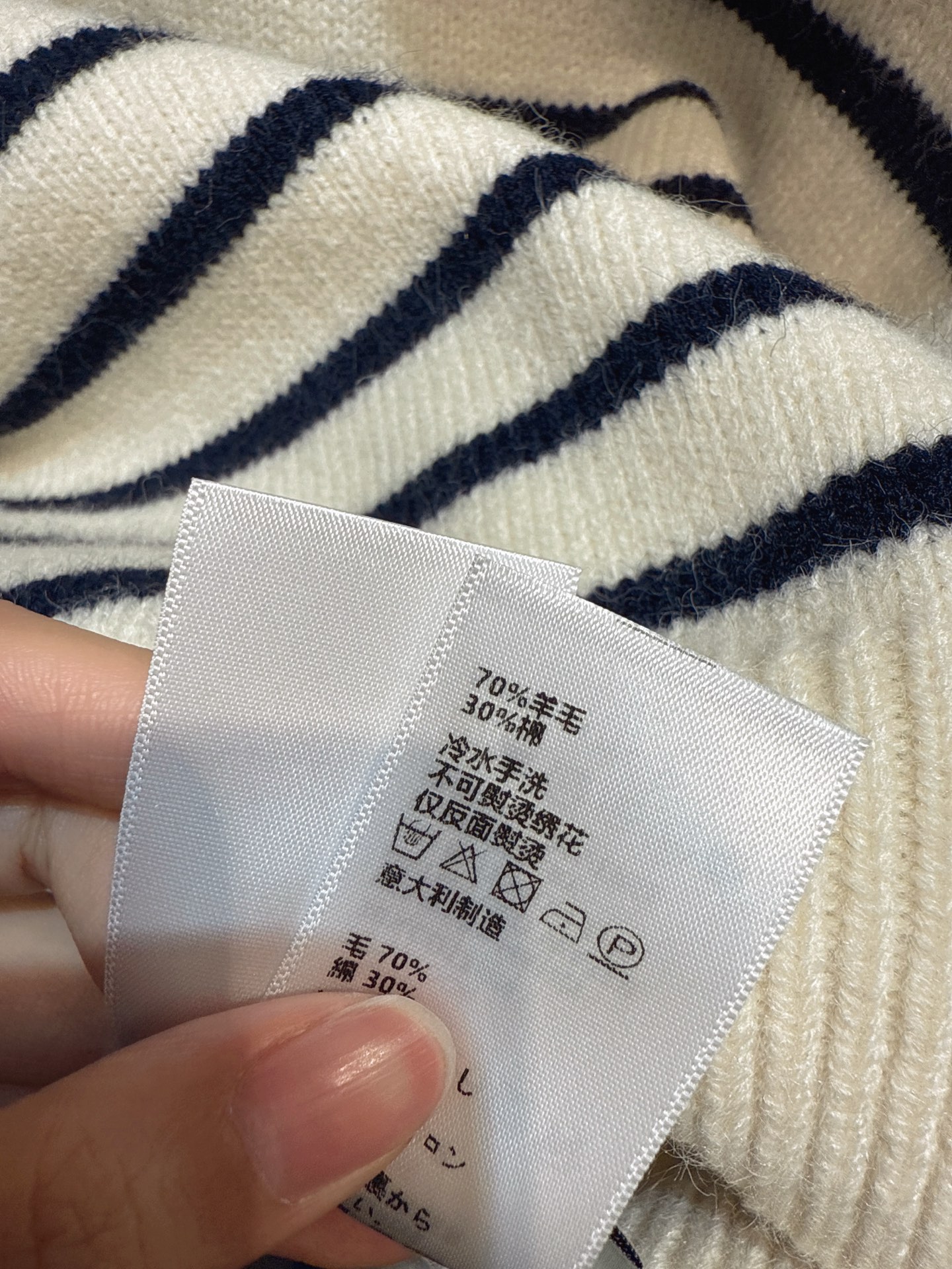 ✨✨✨Celine✨✨✨2025秋冬新款 【70%羊毛高领条纹针织】高领半拉链设计利落又保暖。经典蓝白条