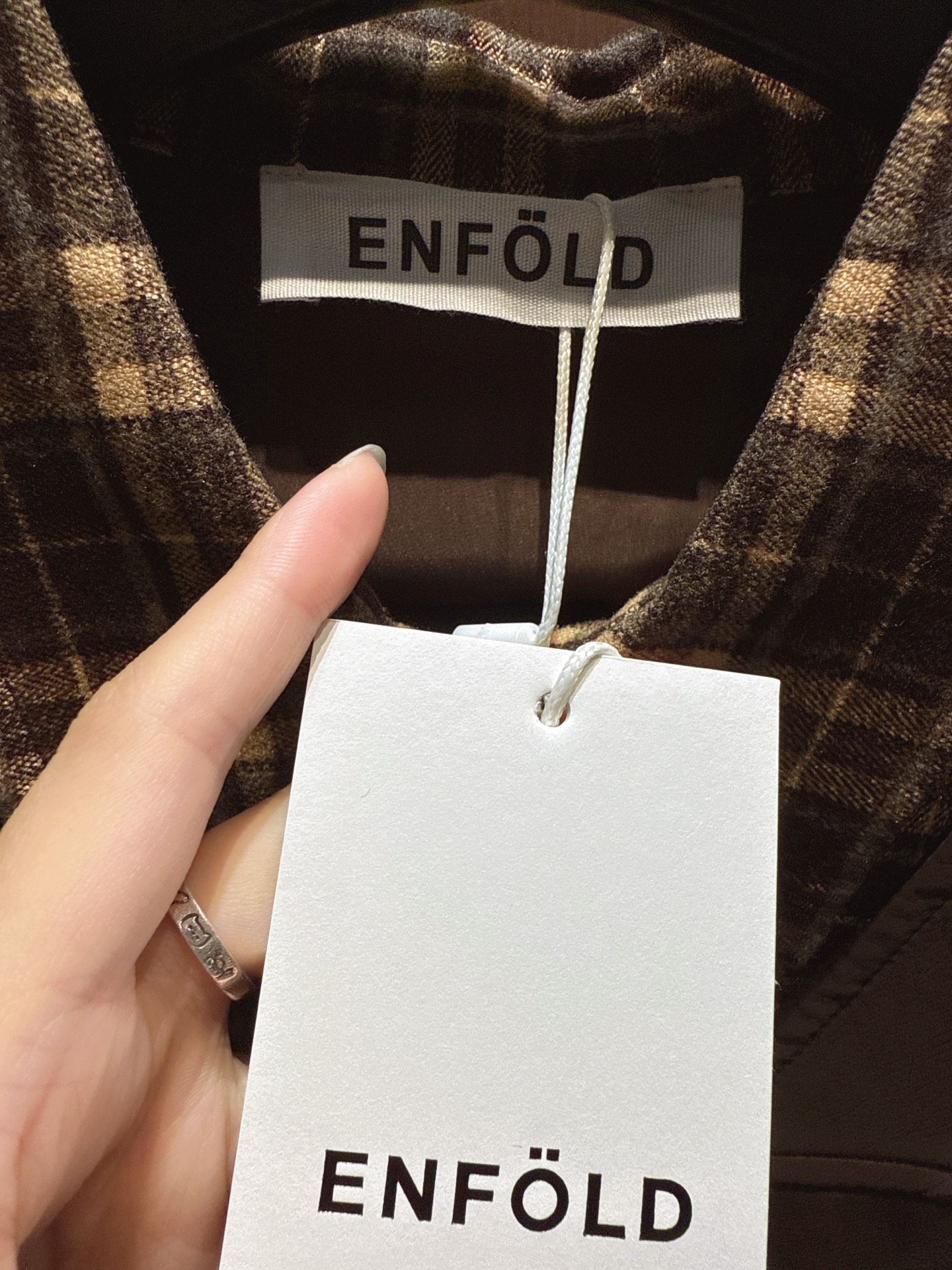 ✨✨✨Enfold✨✨✨2025秋冬新款 【格纹与皮质的潮酷碰撞】复古格纹衬衫打底，廓形宽松随性，尽显慵