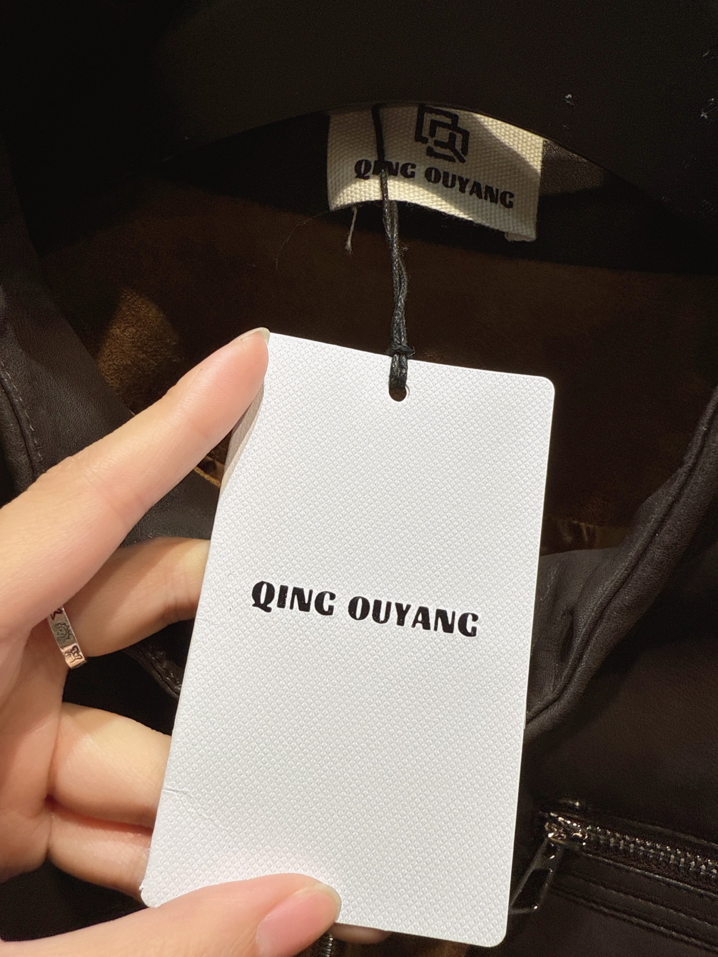 ✨✨✨QOY✨✨✨ 麂皮+PU立领撞色拼接夹克外套，时尚与质感并存！精选优质面料，立体剪裁，撞色设计打破
