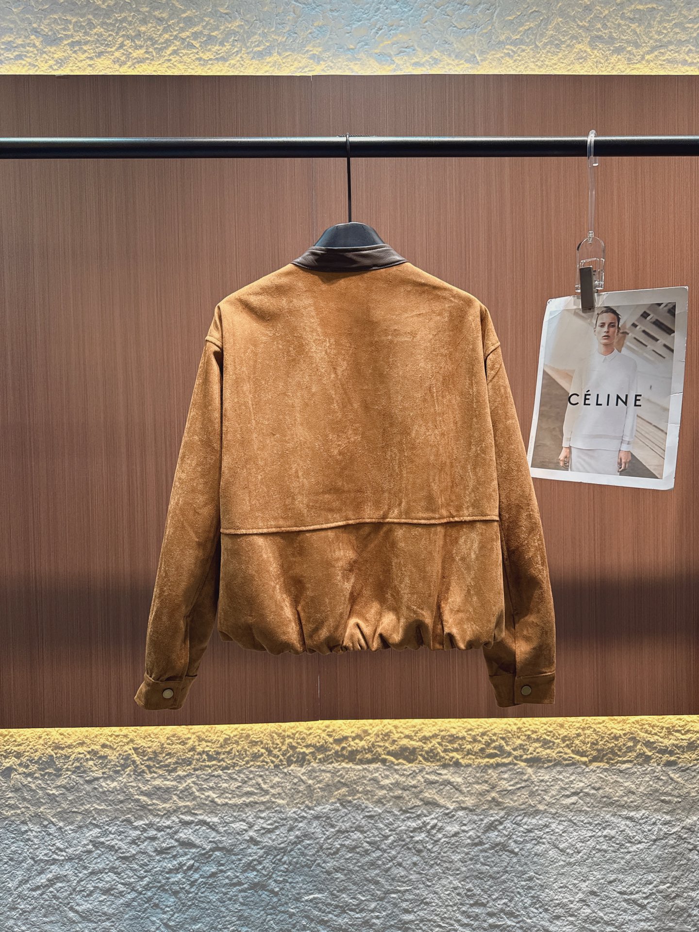 ✨✨✨LOEWE✨✨✨ Loewe同款麂皮和尚领外套 | 气质打褶下摆设计，秋冬必备时尚单品！采用优质仿