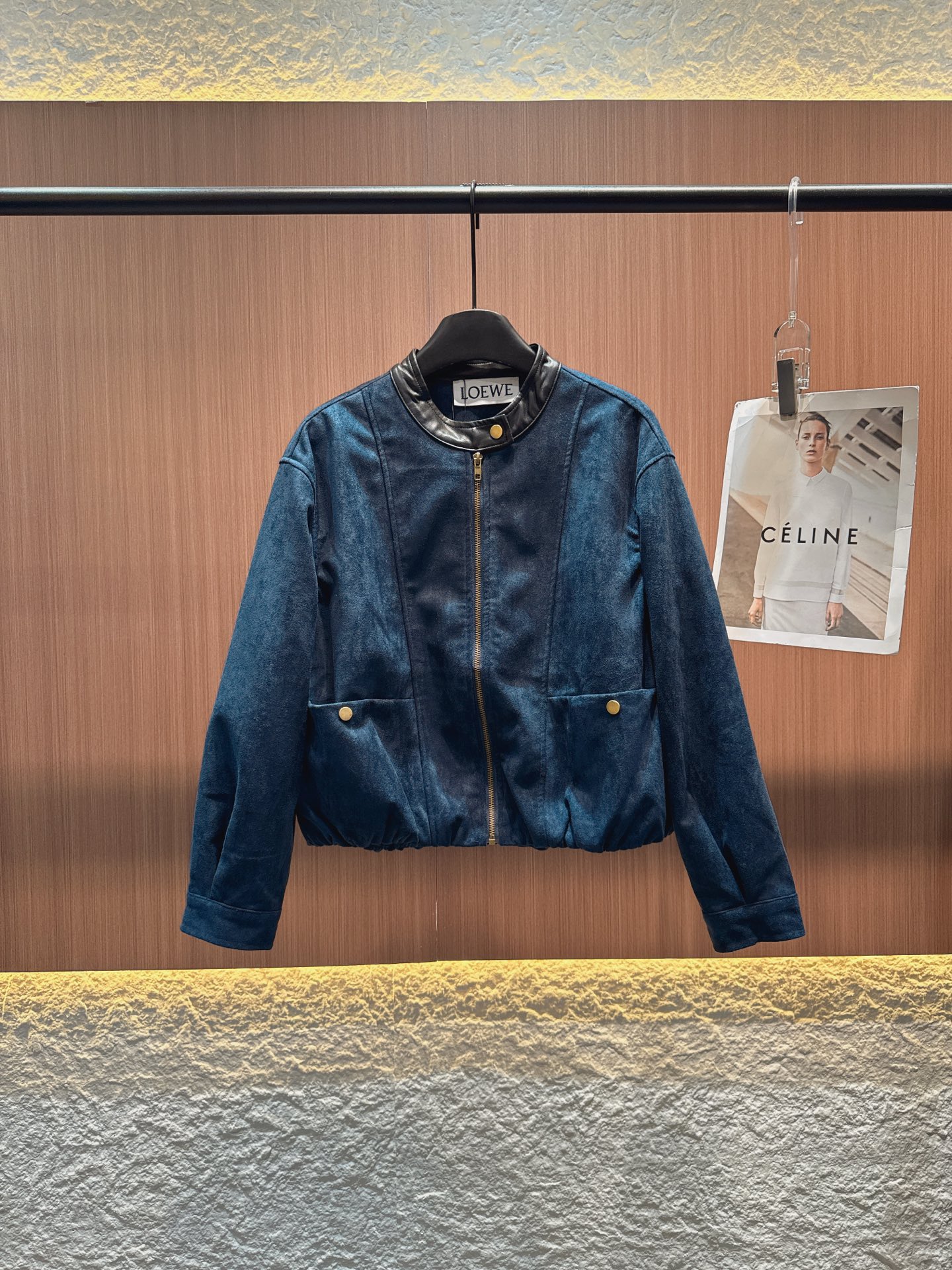 ✨✨✨LOEWE✨✨✨ Loewe同款麂皮和尚领外套 | 气质打褶下摆设计，秋冬必备时尚单品！采用优质仿