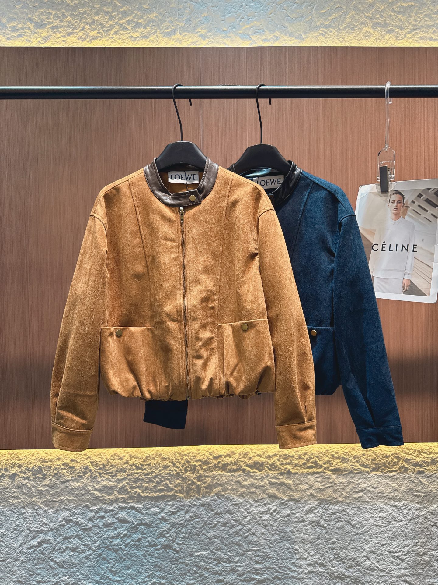 ✨✨✨LOEWE✨✨✨ Loewe同款麂皮和尚领外套 | 气质打褶下摆设计，秋冬必备时尚单品！采用优质仿