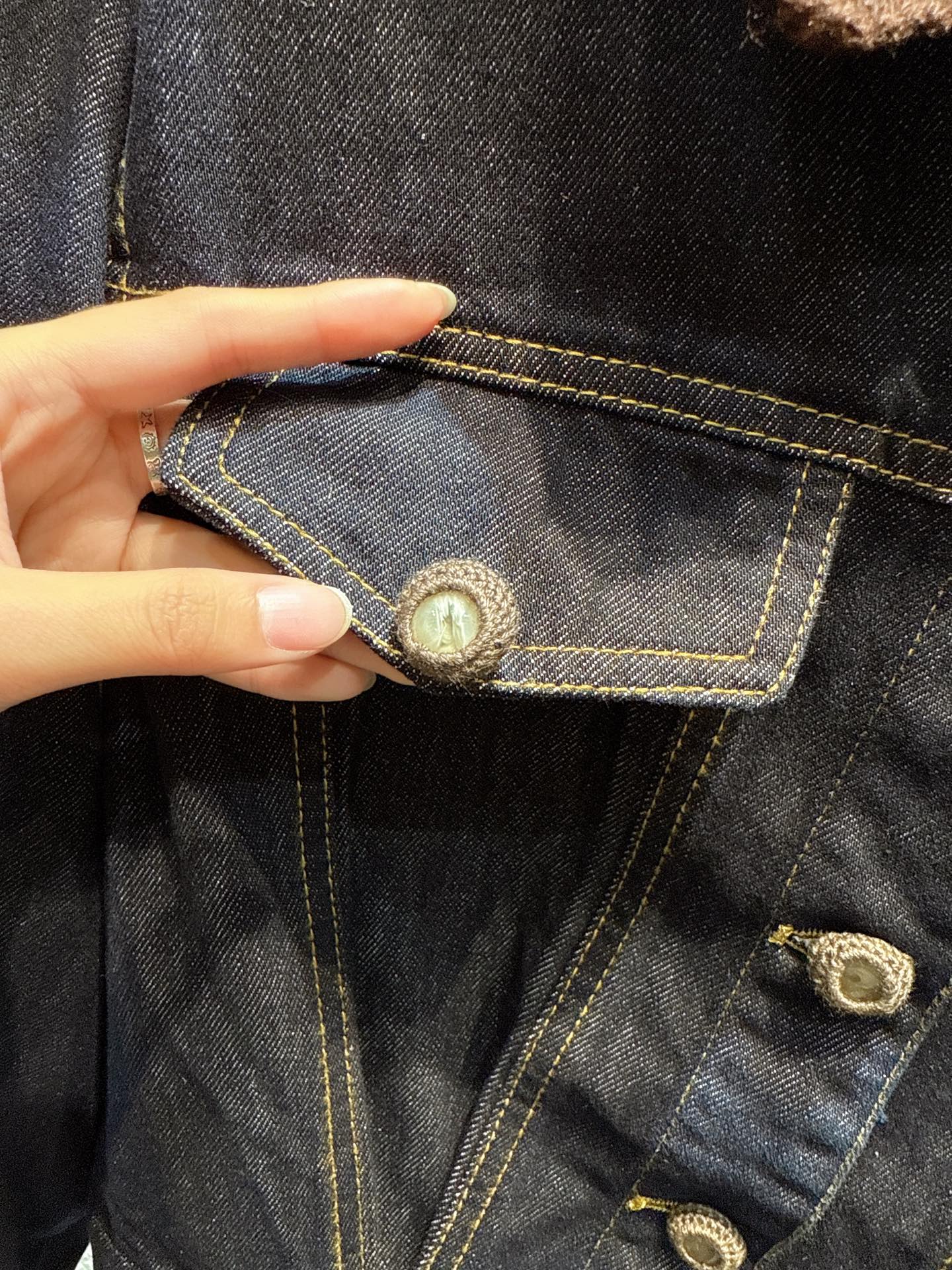✨✨✨伊莎贝尔✨✨✨ 撞色翻领牛仔外套——解锁你的率性魅力！精选优质牛仔面料，撞色翻领设计打破常规，为日