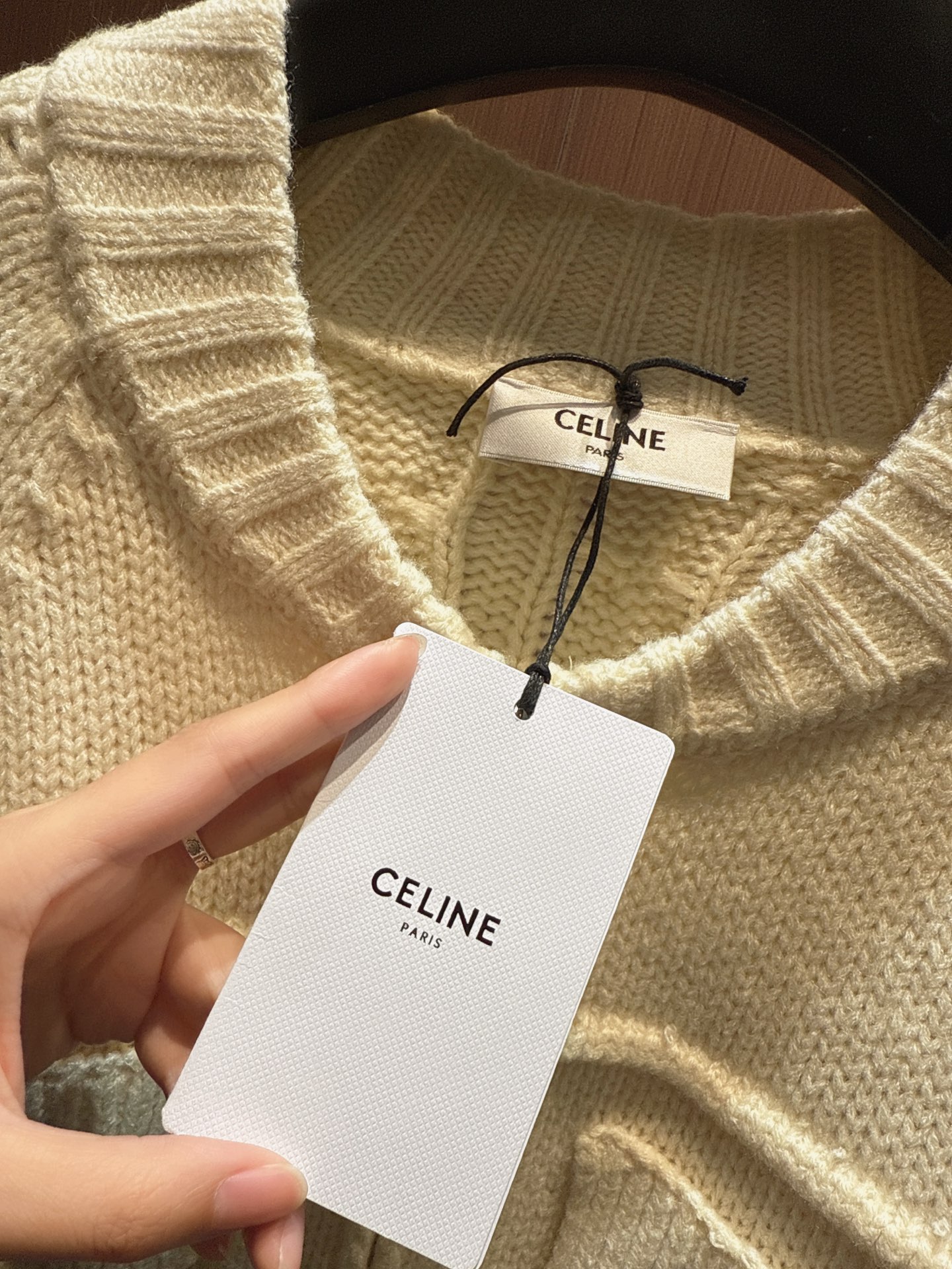 ✨✨✨CELINE✨✨✨ 70%澳洲羊毛+30%精梳棉，和尚领编织袖拉链外套重磅上新！柔软羊毛锁住体温，