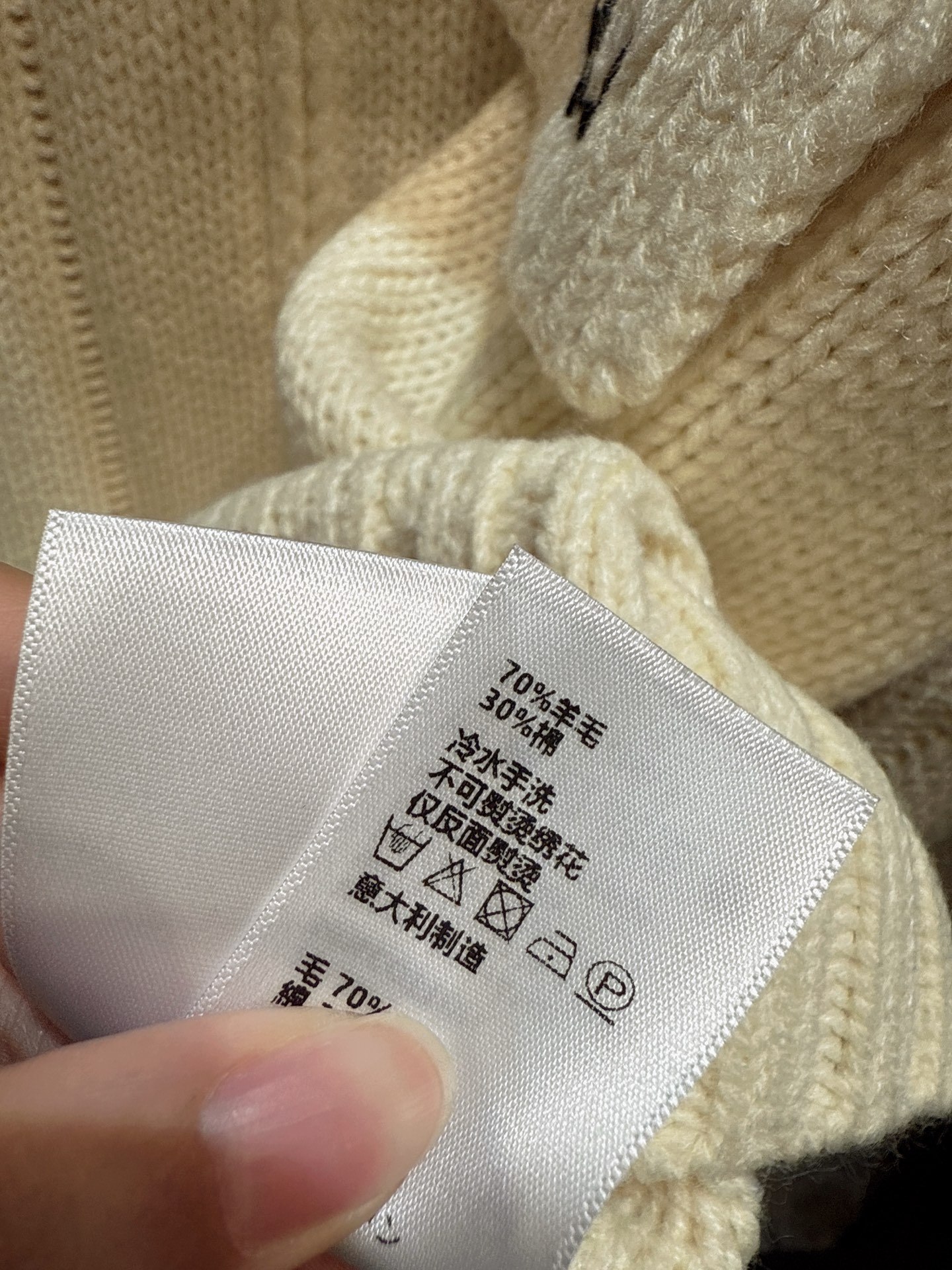 ✨✨✨CELINE✨✨✨ 70%澳洲羊毛+30%精梳棉，和尚领编织袖拉链外套重磅上新！柔软羊毛锁住体温，