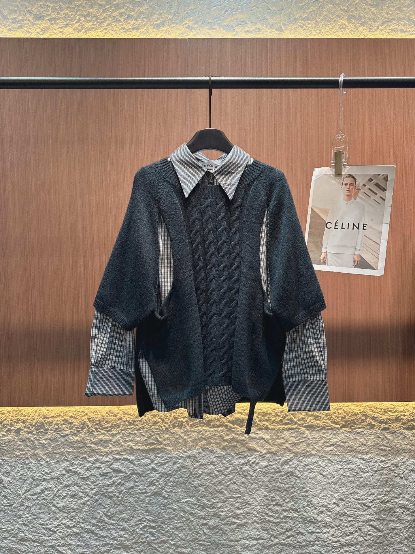 ✨✨✨Enfold✨✨✨2025秋冬新款 精选70羊毛材质，打造三款叠穿风针织套装。浅灰款以绞花针织短袖