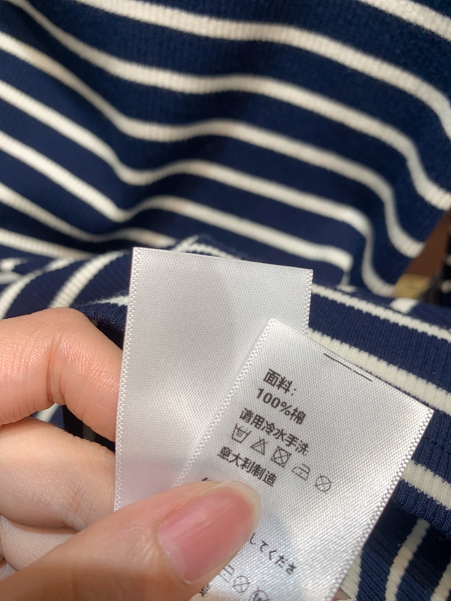 ✨✨✨Celine✨✨✨2025秋冬新款 【CELINE条纹针织Polo衫】经典POLO领设计，融合复古