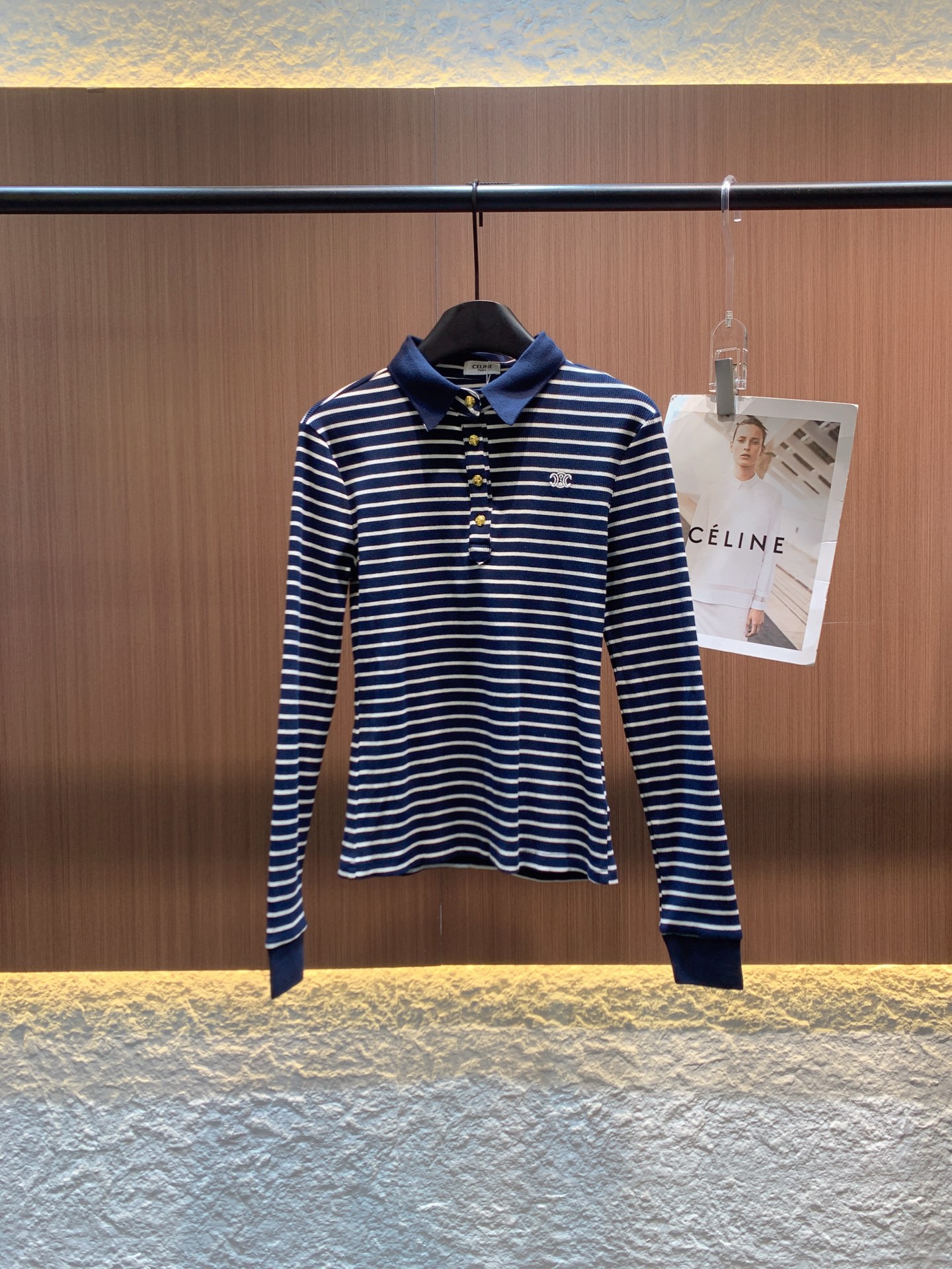 ✨✨✨Celine✨✨✨2025秋冬新款 【CELINE条纹针织Polo衫】经典POLO领设计，融合复古