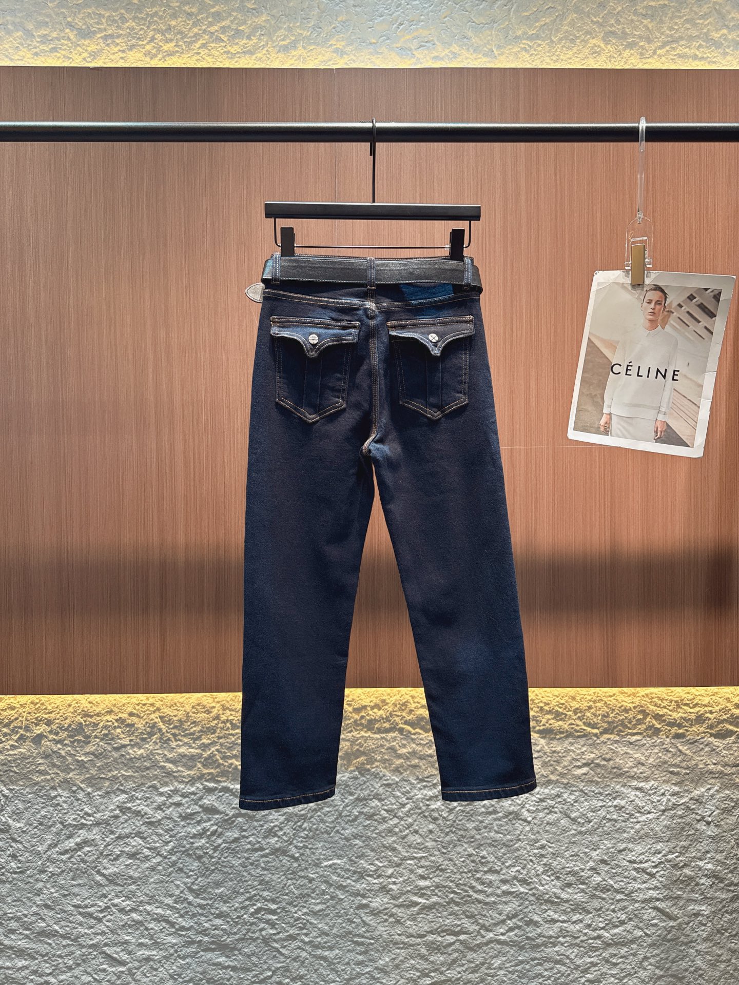 ✨✨✨克罗心✨✨✨2025秋冬新品 【复古风牛仔直筒裤】经典牛仔版型，直筒剪裁修饰腿型，尽显随性率真。精