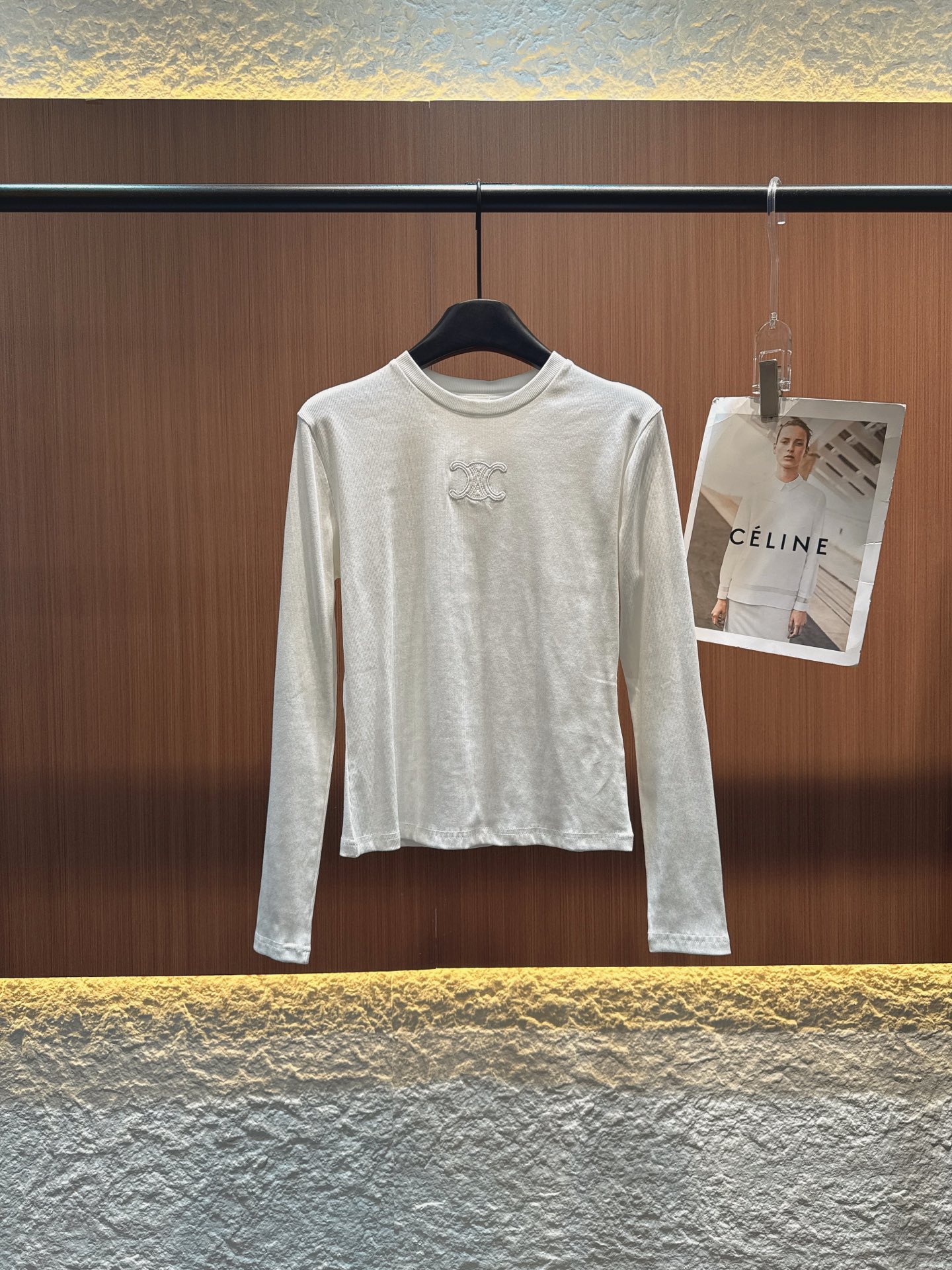 ✨✨✨Celine✨✨✨2025秋冬新品 【CELINE刺绣Logo长袖打底衫】圆领设计简约大气，精选亲