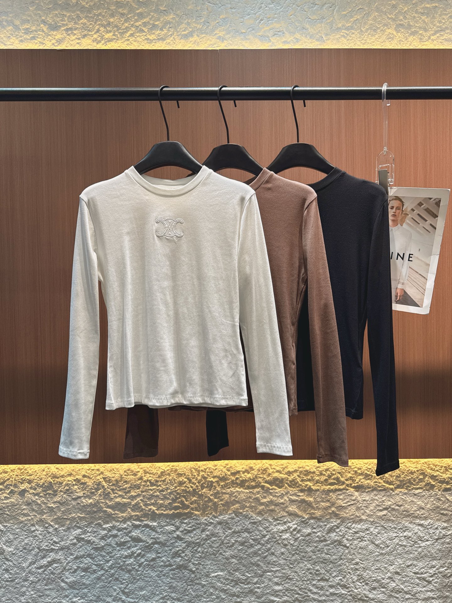 ✨✨✨Celine✨✨✨2025秋冬新品 【CELINE刺绣Logo长袖打底衫】圆领设计简约大气，精选亲