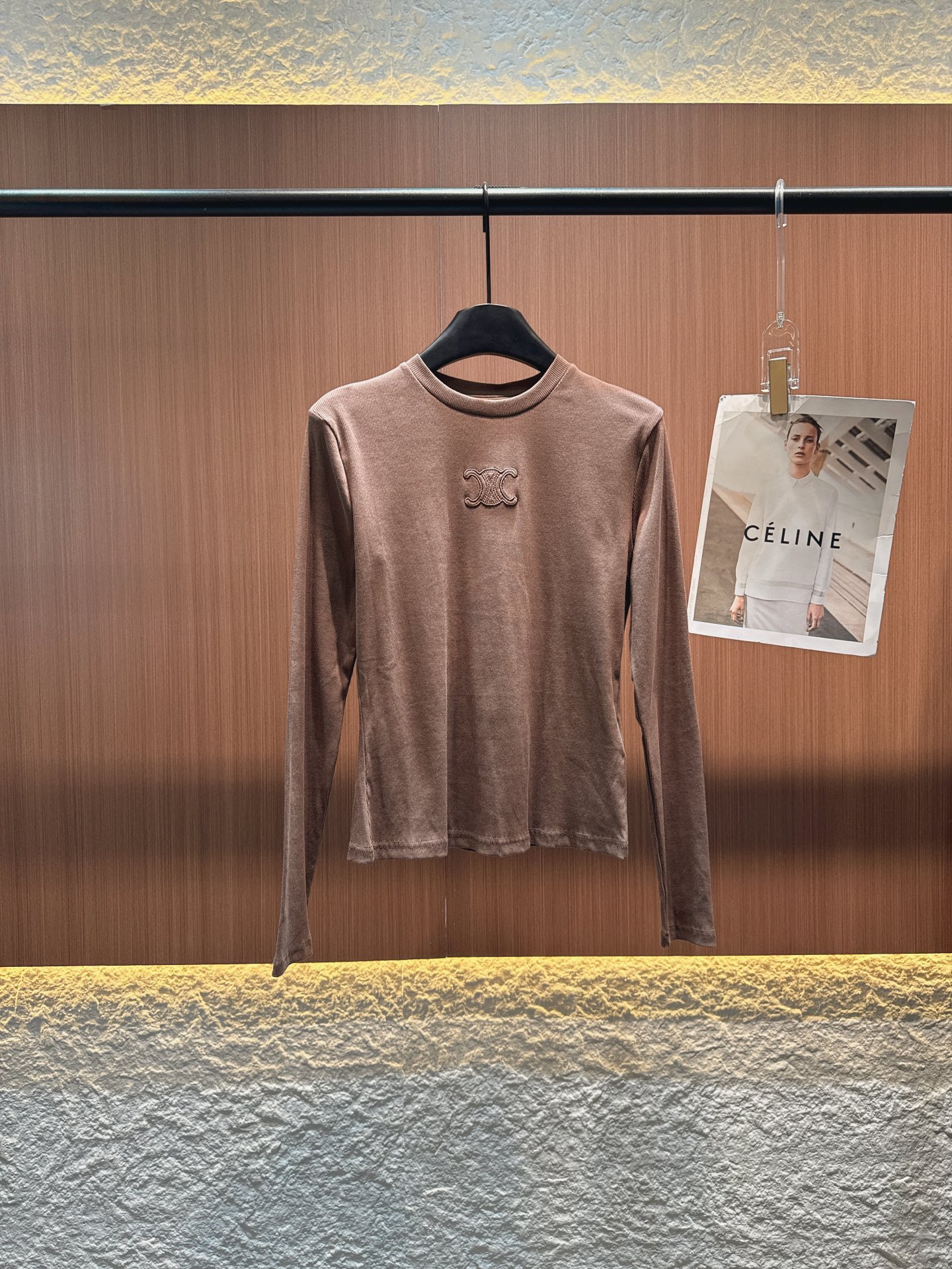 ✨✨✨Celine✨✨✨2025秋冬新品 【CELINE刺绣Logo长袖打底衫】圆领设计简约大气，精选亲