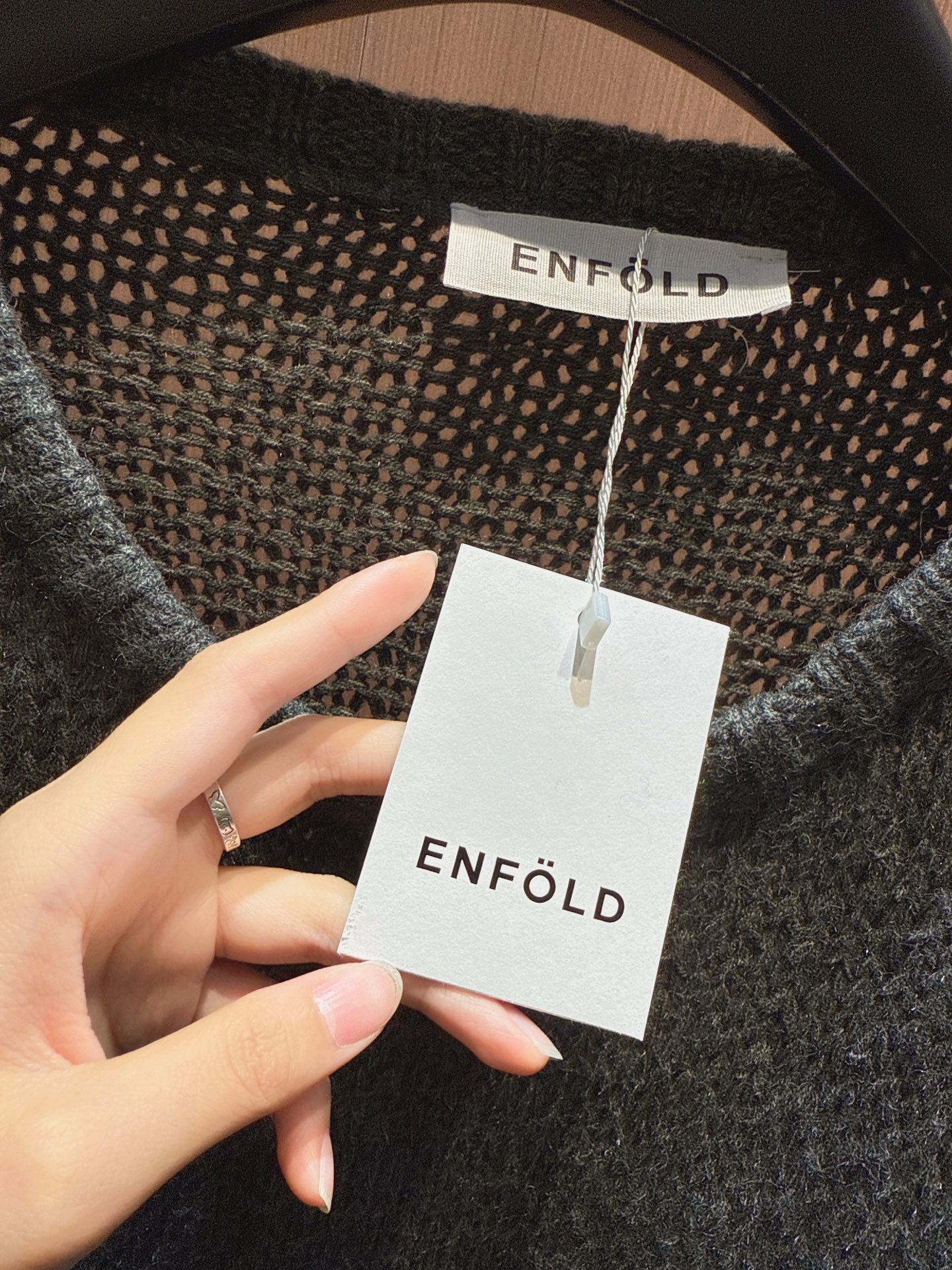 ✨✨✨Enfold✨✨✨2025秋冬新款 【撞色羊毛针织衫】含30%羊毛，亲肤保暖且质感高级。圆领设计简