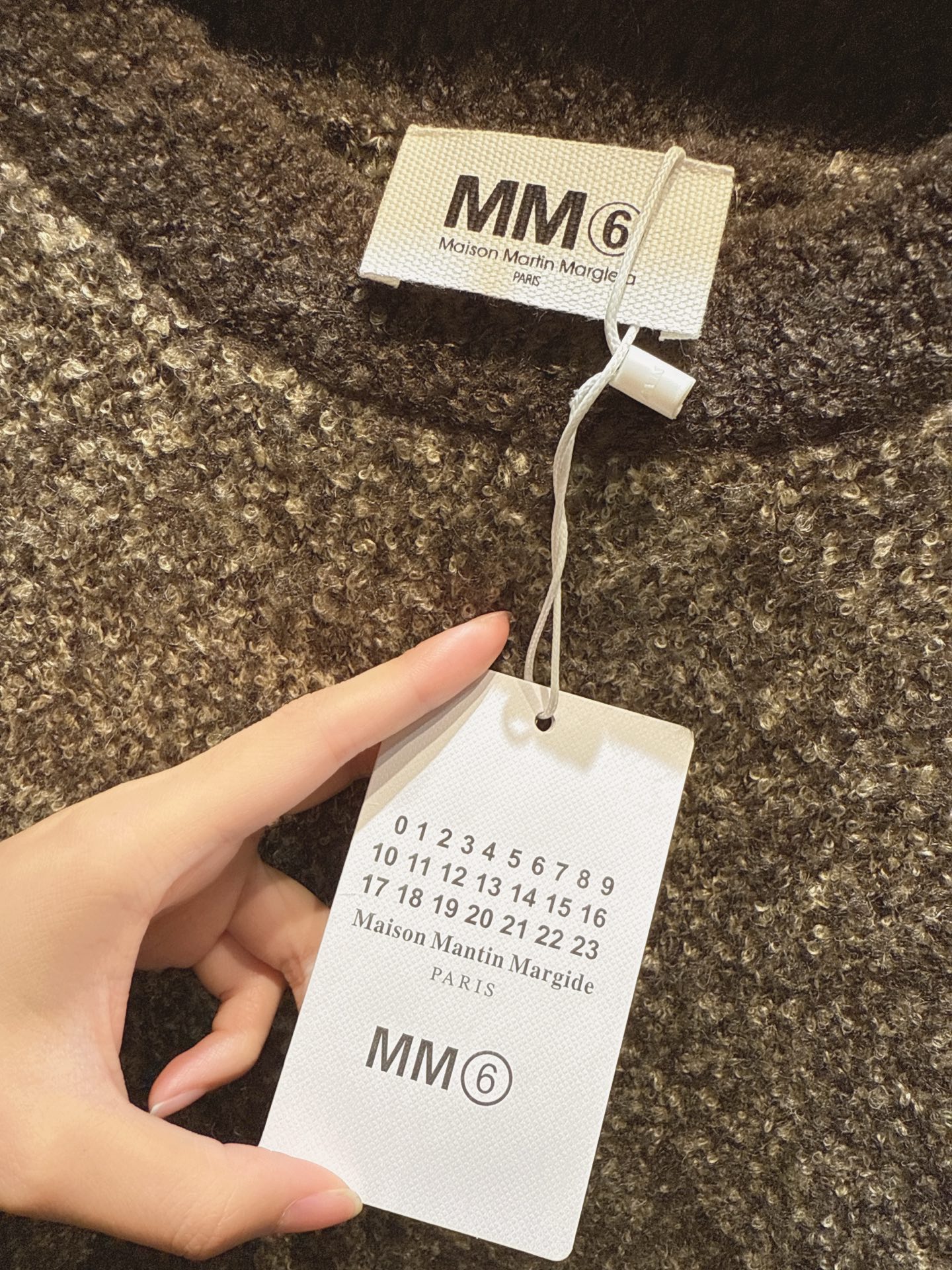✨✨✨mm6✨✨✨2025秋冬新款 【20羊绒混纺毛衣，邂逅冬日温暖质感】深棕杂花色调，融入20%羊绒，