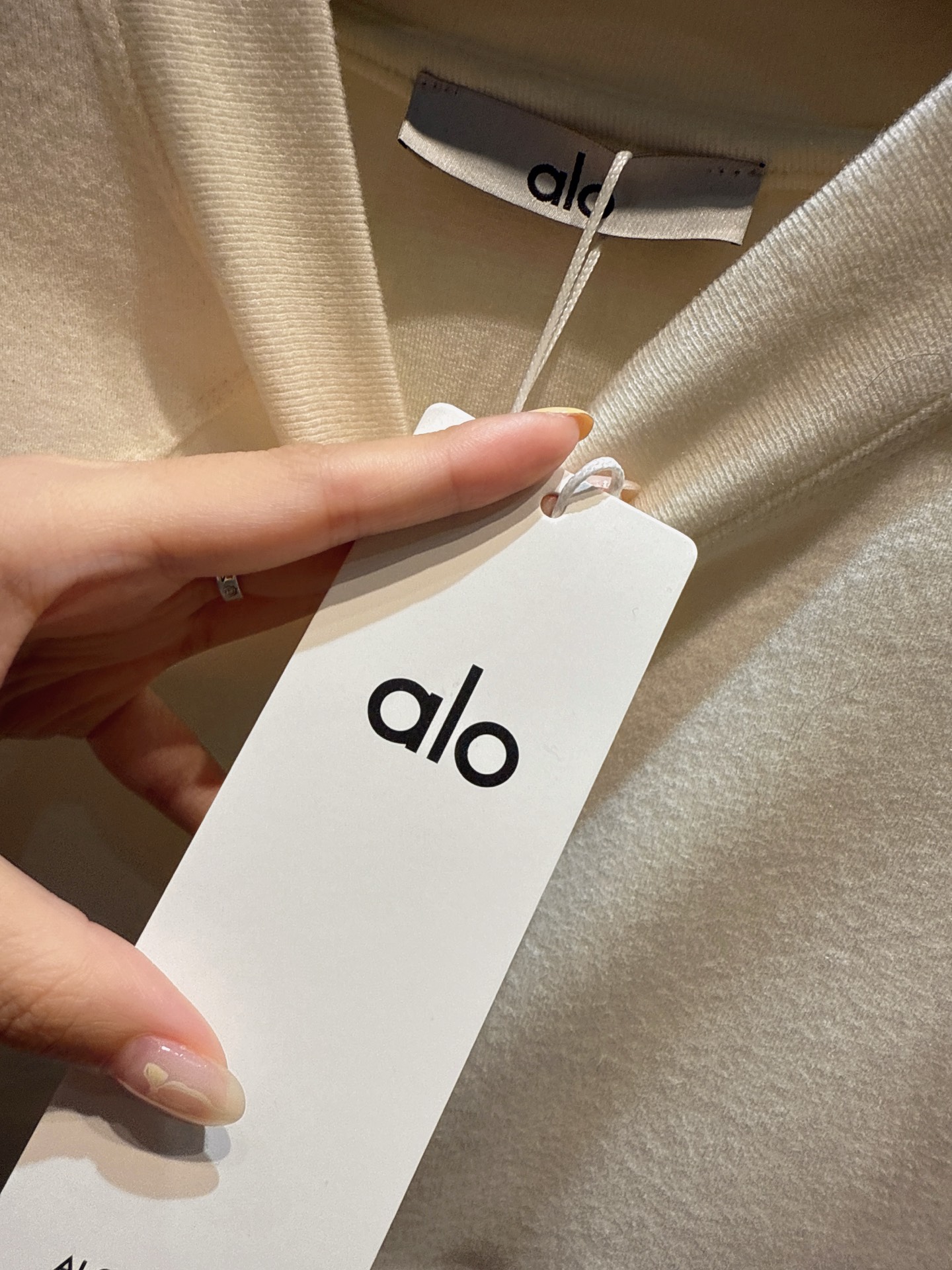 ✨✨✨Alo✨✨✨2025秋冬新款 【美丽诺羊绒半高领长袖上衣】甄选奢级美丽诺羊绒，触感柔糯似云，保暖又