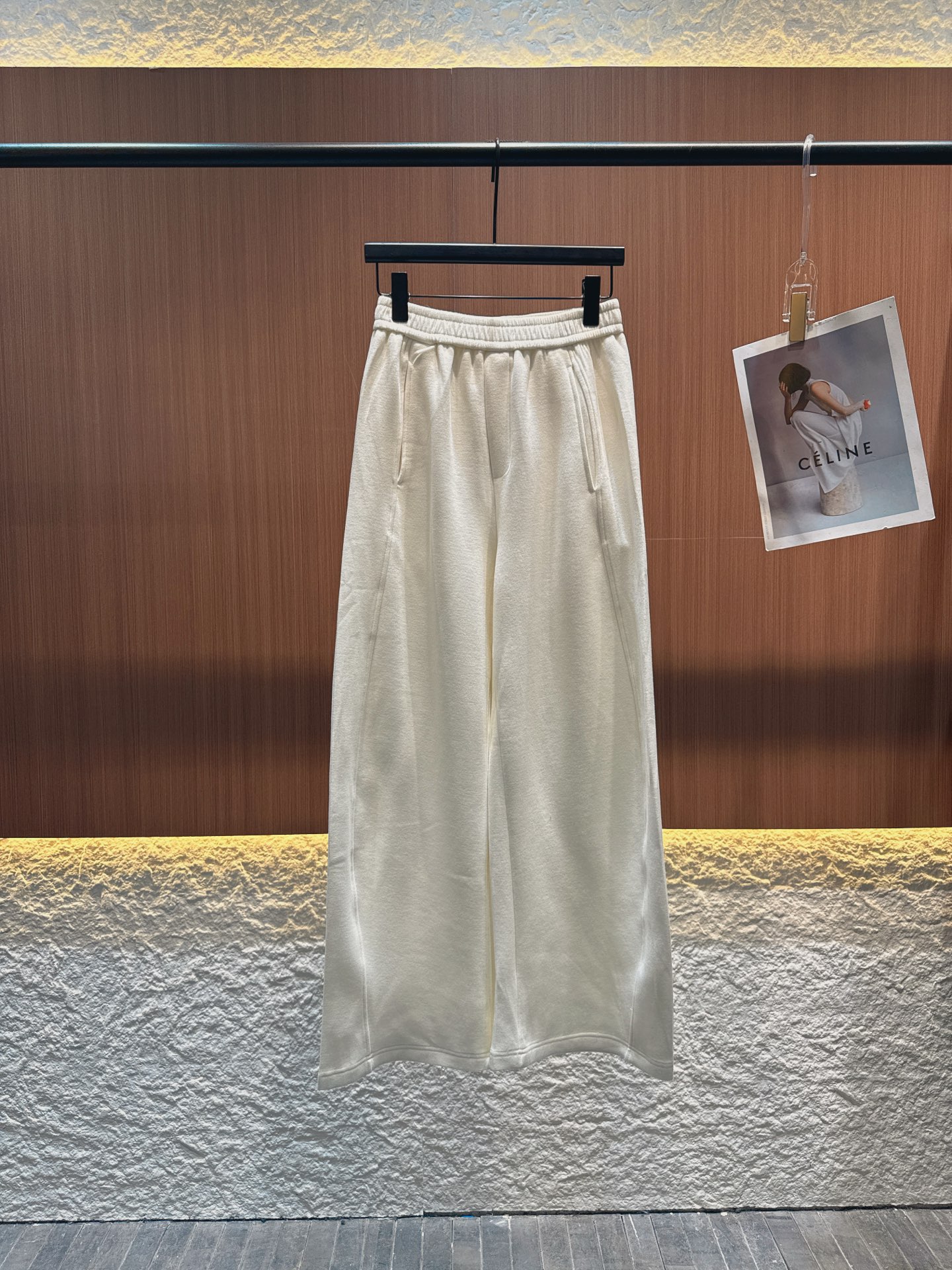 ✨✨✨玛吉拉✨✨✨2025秋冬新品 【美丽诺羊绒阔腿裤】触感细腻如云，保暖又垂顺。松紧腰设计舒适不勒，阔