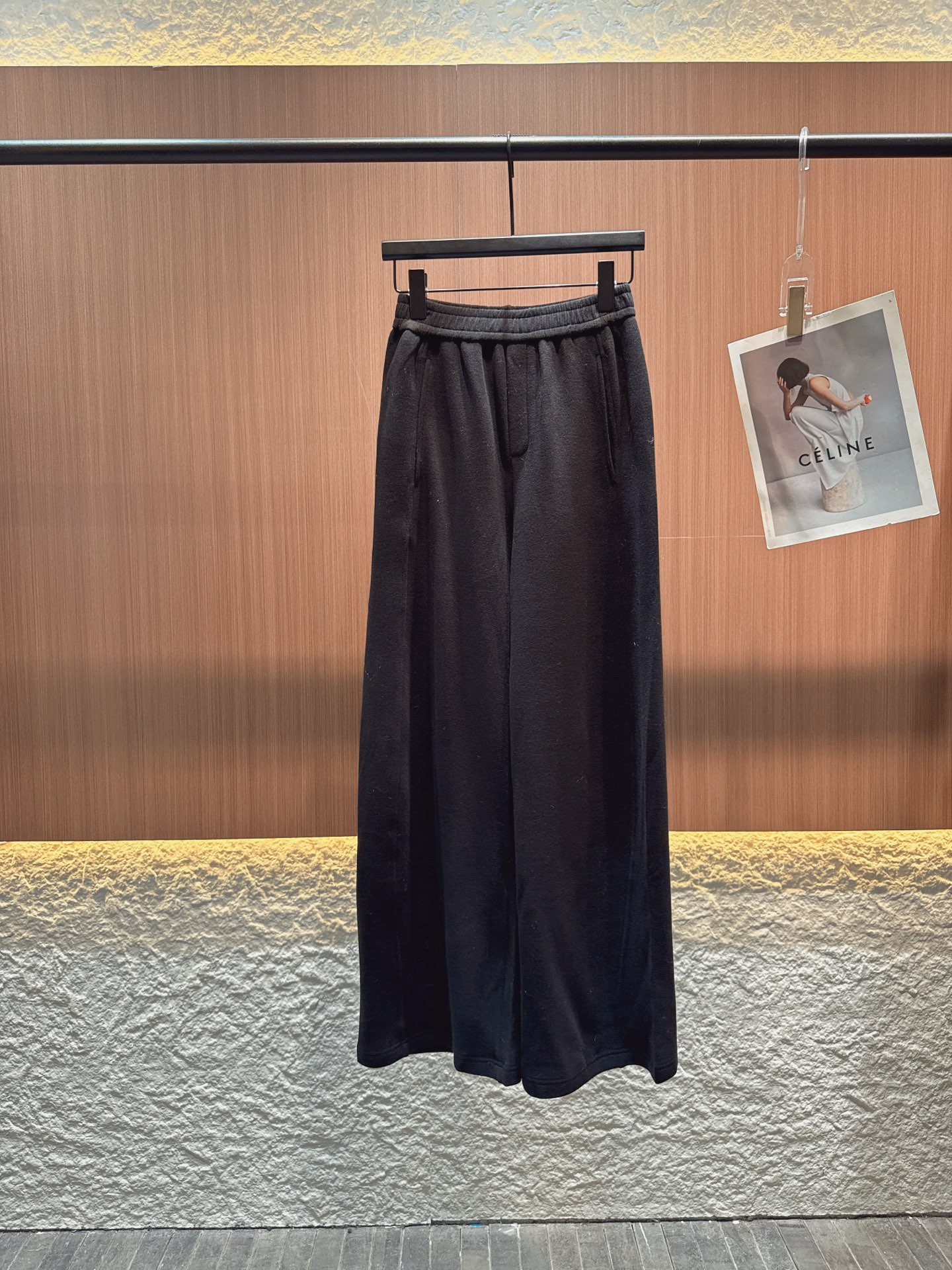 ✨✨✨玛吉拉✨✨✨2025秋冬新品 【美丽诺羊绒阔腿裤】触感细腻如云，保暖又垂顺。松紧腰设计舒适不勒，阔
