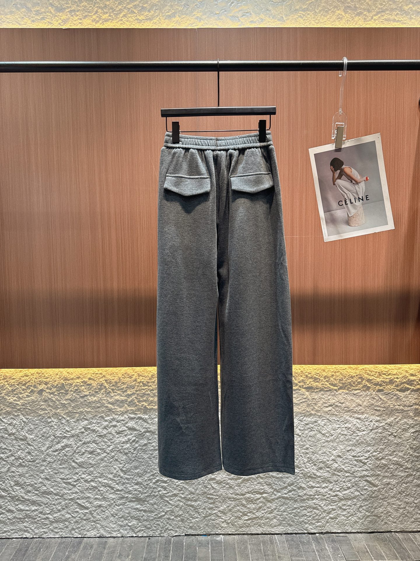 ✨✨✨玛吉拉✨✨✨2025秋冬新品 【美丽诺羊绒阔腿裤】触感细腻如云，保暖又垂顺。松紧腰设计舒适不勒，阔