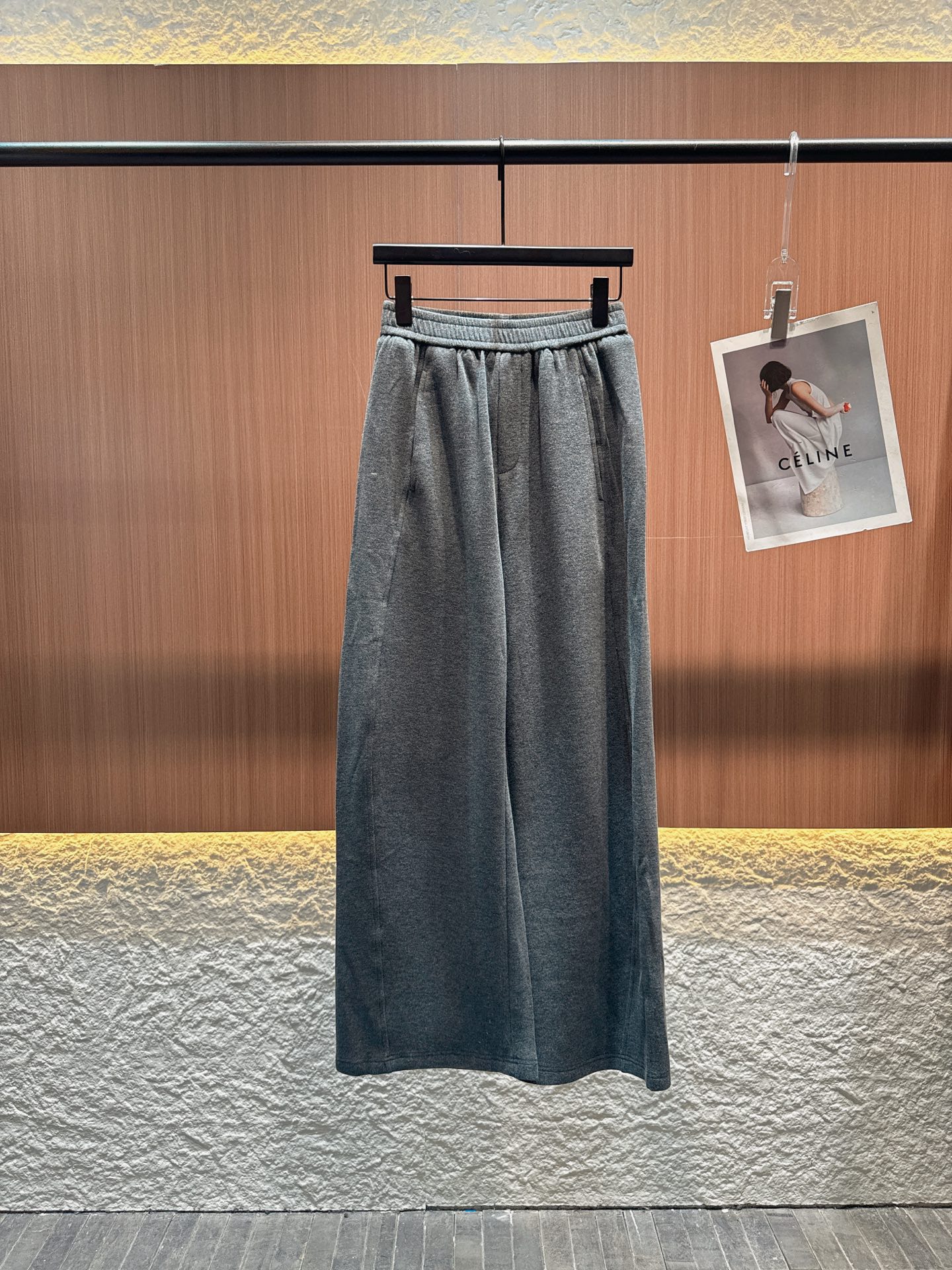 ✨✨✨玛吉拉✨✨✨2025秋冬新品 【美丽诺羊绒阔腿裤】触感细腻如云，保暖又垂顺。松紧腰设计舒适不勒，阔