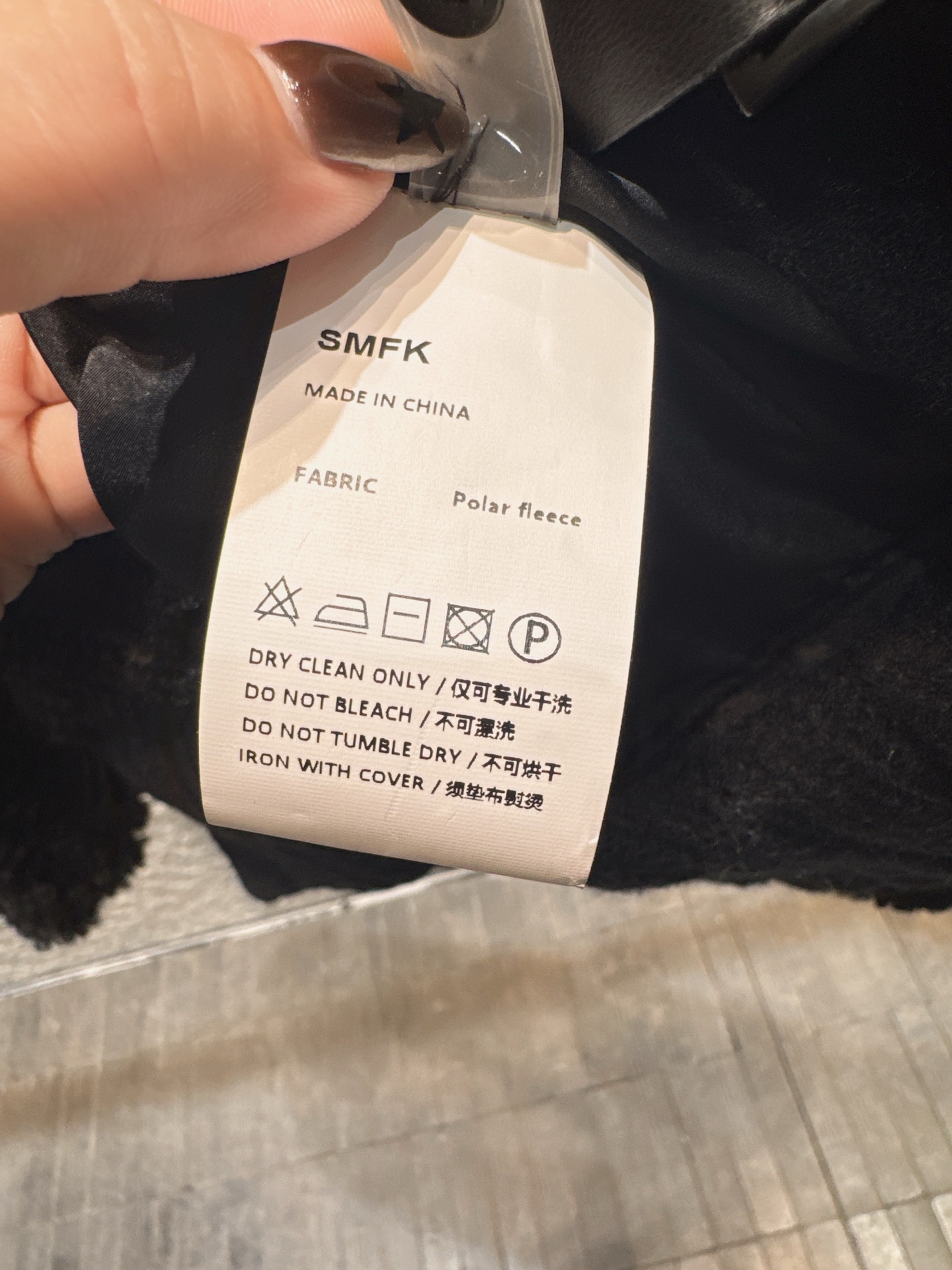 ✨✨✨ SMFK✨✨✨2025秋冬新款皮带扣翻领摇粒绒外套。领口采用翻领设计，与针织下摆和袖口形成材质对