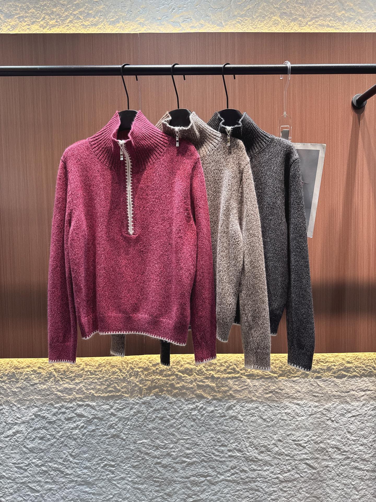 ✨✨✨Acne✨✨✨2025秋冬新款半开拉链立领卫衣。选用细腻羊毛织就，带着自然的蓬松暖感，贴肤轻软不扎