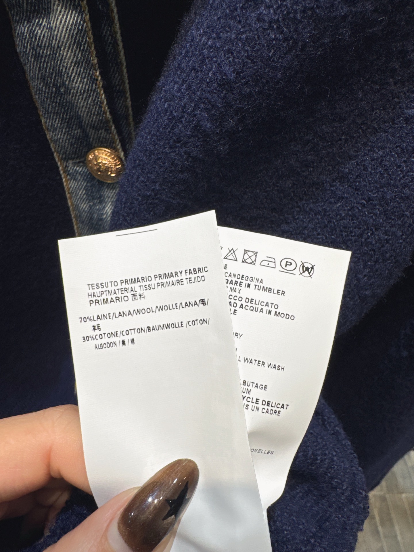 ✨✨✨玛吉拉✨✨✨2025秋冬新款牛仔拼接袖口翻领长袖上衣 精选柔软羊毛织就主体，带着自然的蓬松暖感，贴