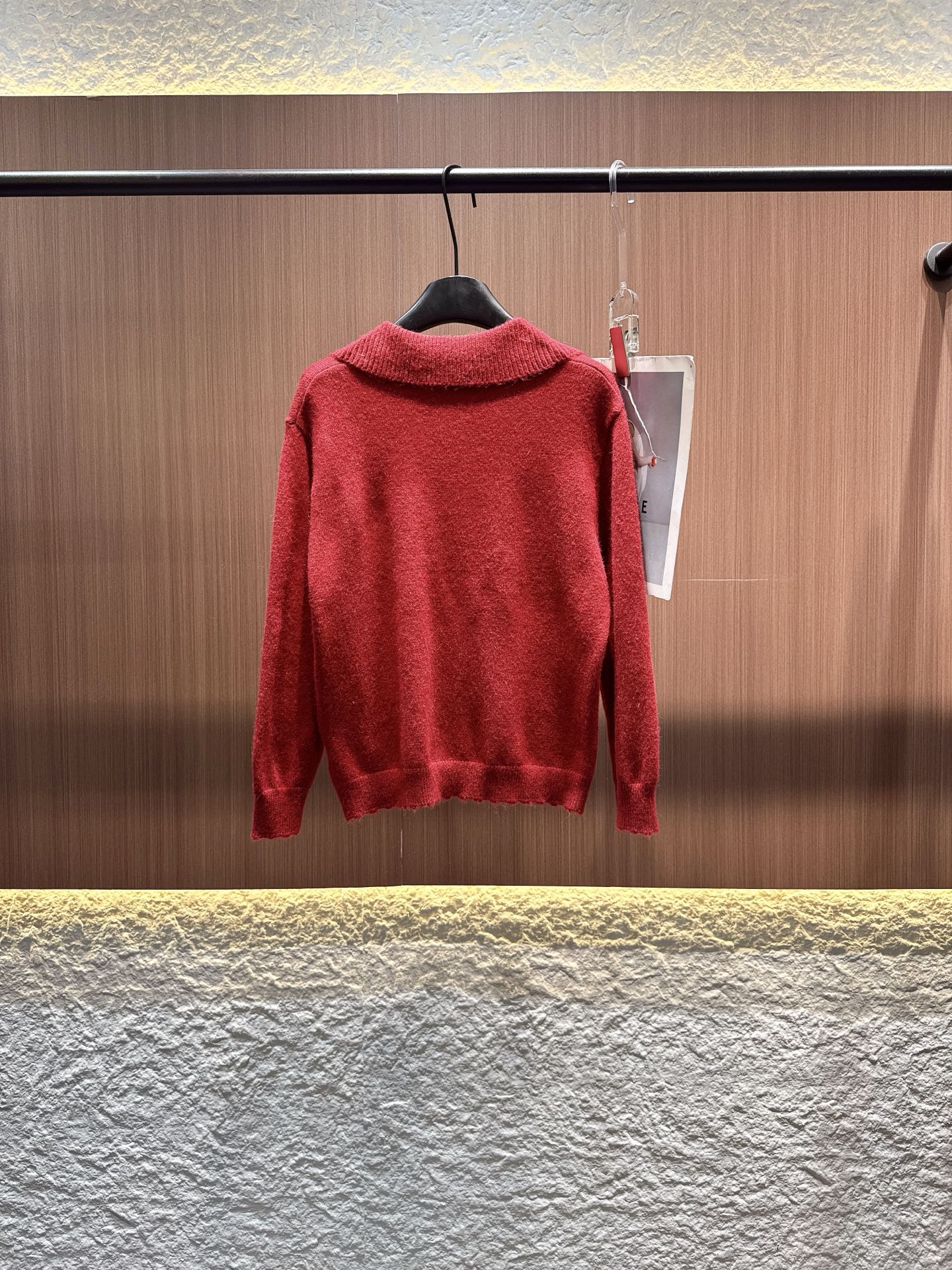 ✨✨✨Acne✨✨✨2025秋冬新款半开绑带翻领卫衣 是秋冬里的俏皮暖意。精选柔软羊毛织就，带着自然的蓬