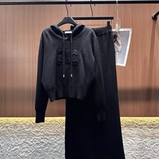 ✨✨✨ celine✨✨✨2025秋冬新款螺纹下摆连帽卫衣松紧腰长裤加绒套装 精选柔软羊毛织就,带着自然 ✨✨✨ celine✨✨✨2025秋冬新款螺纹下摆连帽卫衣松紧腰长裤加绒套装 精选柔软羊毛织就,带着自然