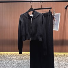 ✨✨✨玛吉拉✨✨✨2025秋冬新款连帽拉链上衣松紧腰抽绳长裤加绒套装 是秋冬里的慵懒底气。精选柔软羊毛织 ✨✨✨玛吉拉✨✨✨2025秋冬新款连帽拉链上衣松紧腰抽绳长裤加绒套装 是秋冬里的慵懒底气。精选柔软羊毛织