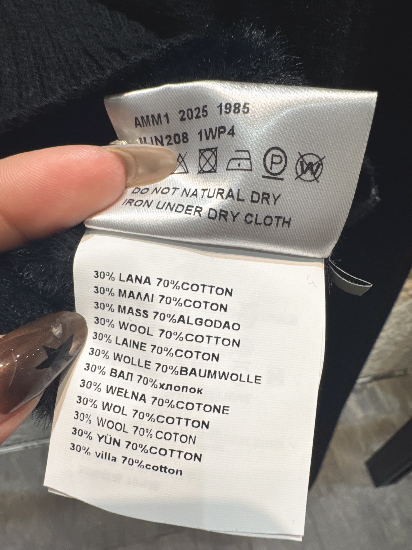 ✨✨✨ prada✨✨✨2025秋冬新款双开拉链立领上衣松紧腰抽绳长裤套装。半高领拉链设计,短款剪裁刚好 ✨✨✨ prada✨✨✨2025秋冬新款双开拉链立领上衣松紧腰抽绳长裤套装。半高领拉链设计,短款剪裁刚好