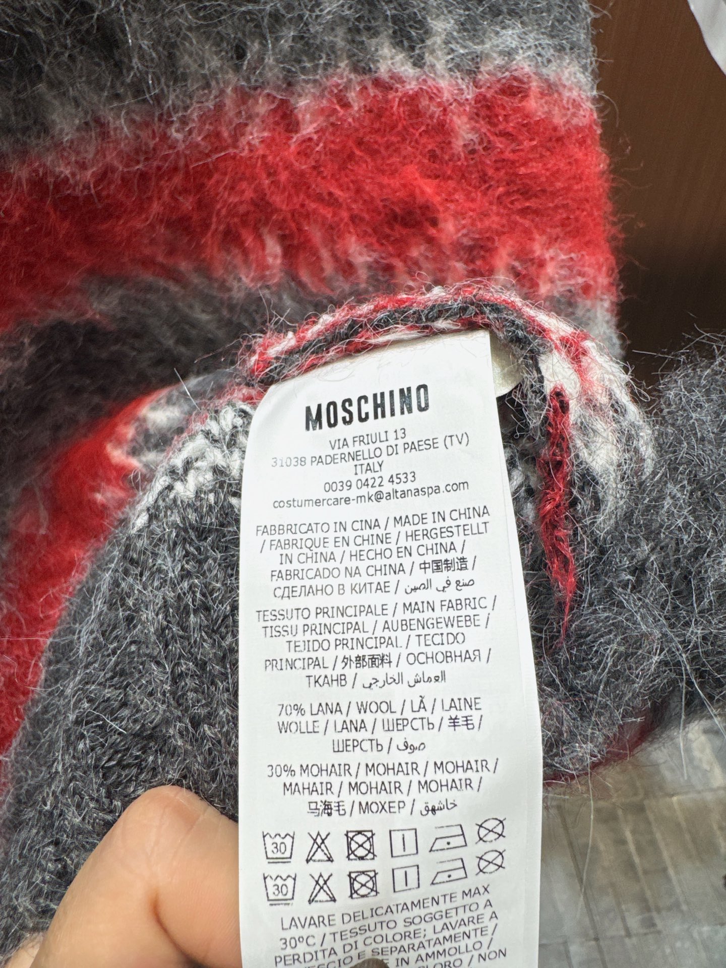 ✨✨✨ moschino✨✨✨2025秋冬新款撞色横条纹拼接圆领套头卫衣 灰红撞色的宽条纹带着马海毛特有 ✨✨✨ moschino✨✨✨2025秋冬新款撞色横条纹拼接圆领套头卫衣 灰红撞色的宽条纹带着马海毛特有