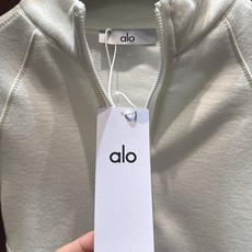 ✨✨✨alo✨✨✨2025秋冬新款立领修身长袖拉链上衣。半高领拉链设计,既能利落敞开显随性,也能拉合包裹 ✨✨✨alo✨✨✨2025秋冬新款立领修身长袖拉链上衣。半高领拉链设计,既能利落敞开显随性,也能拉合包裹