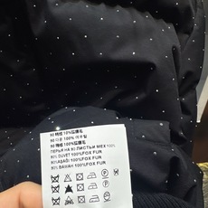 ✨✨✨miumiu✨✨✨2025秋冬新款百分百狐狸毛满天星烫钻毛绒连帽外套米白、灰调、雅黑三色都缀着细碎 ✨✨✨miumiu✨✨✨2025秋冬新款百分百狐狸毛满天星烫钻毛绒连帽外套米白、灰调、雅黑三色都缀着细碎