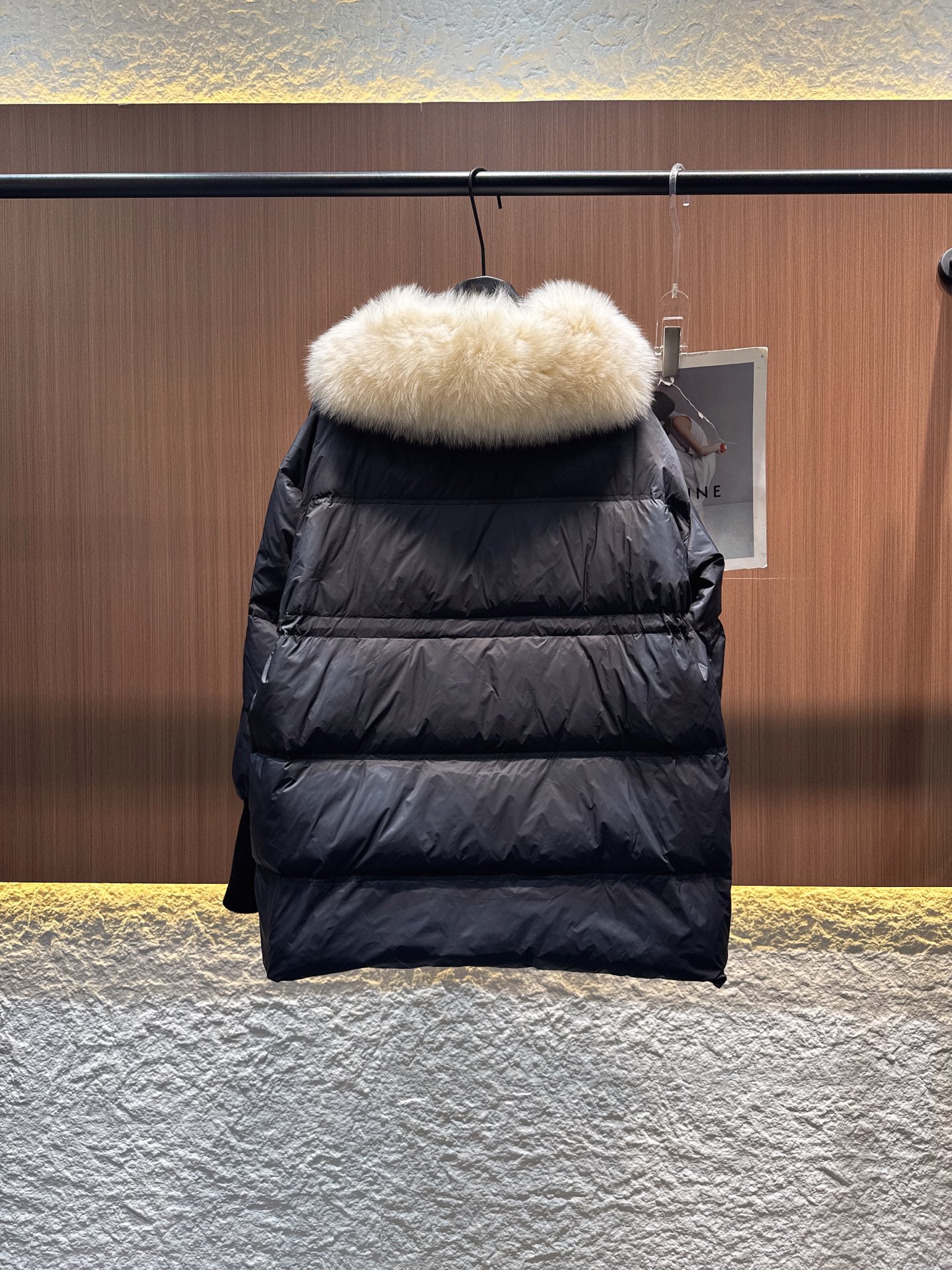 ✨✨✨ loewe✨✨✨2025秋冬新款百分百狐狸毛调节皮带毛绒翻领松紧腰外套 亮面面料自带低调光泽，像